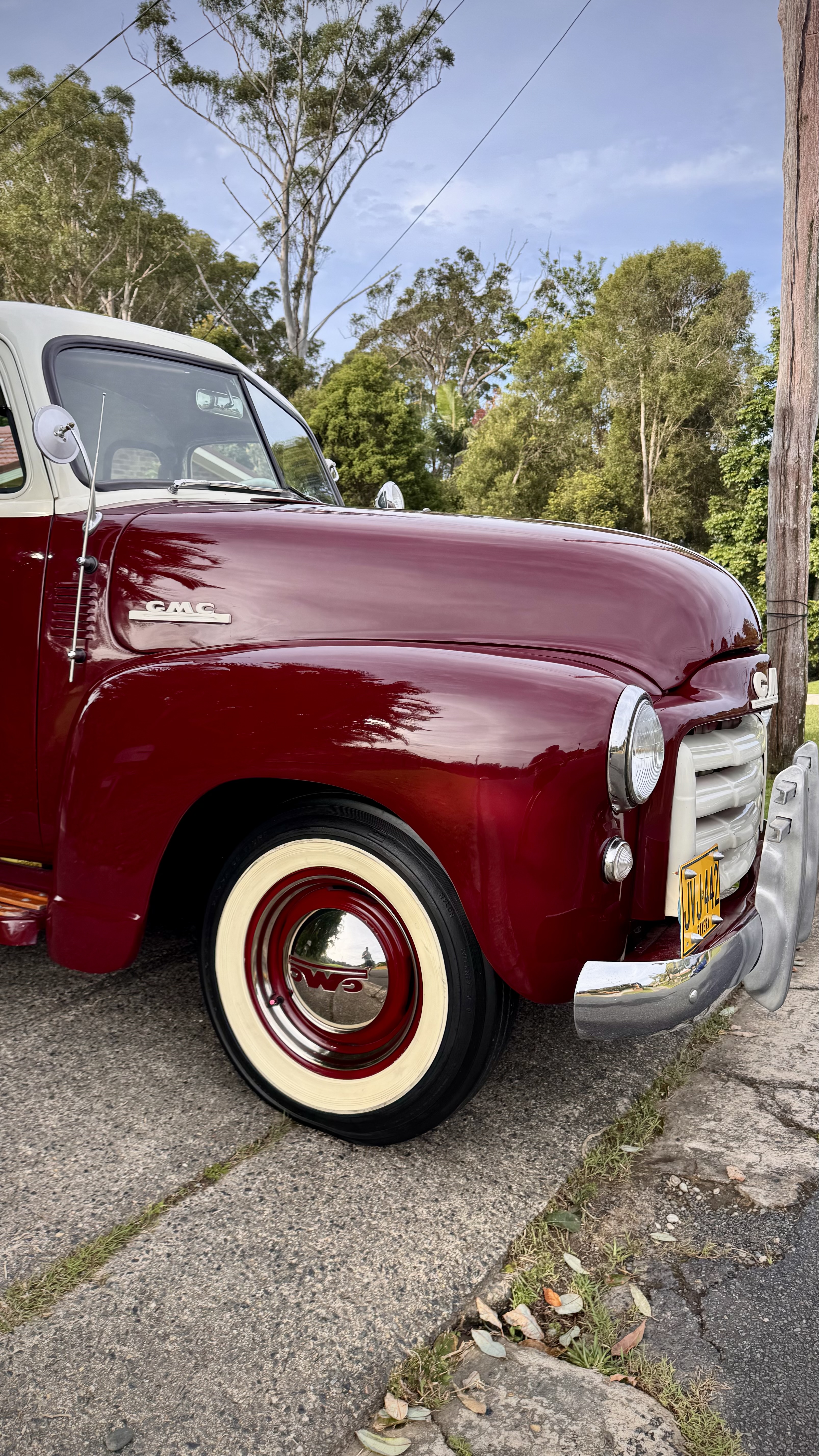 1952 GMC 300 4 SP MANUAL PICK UP