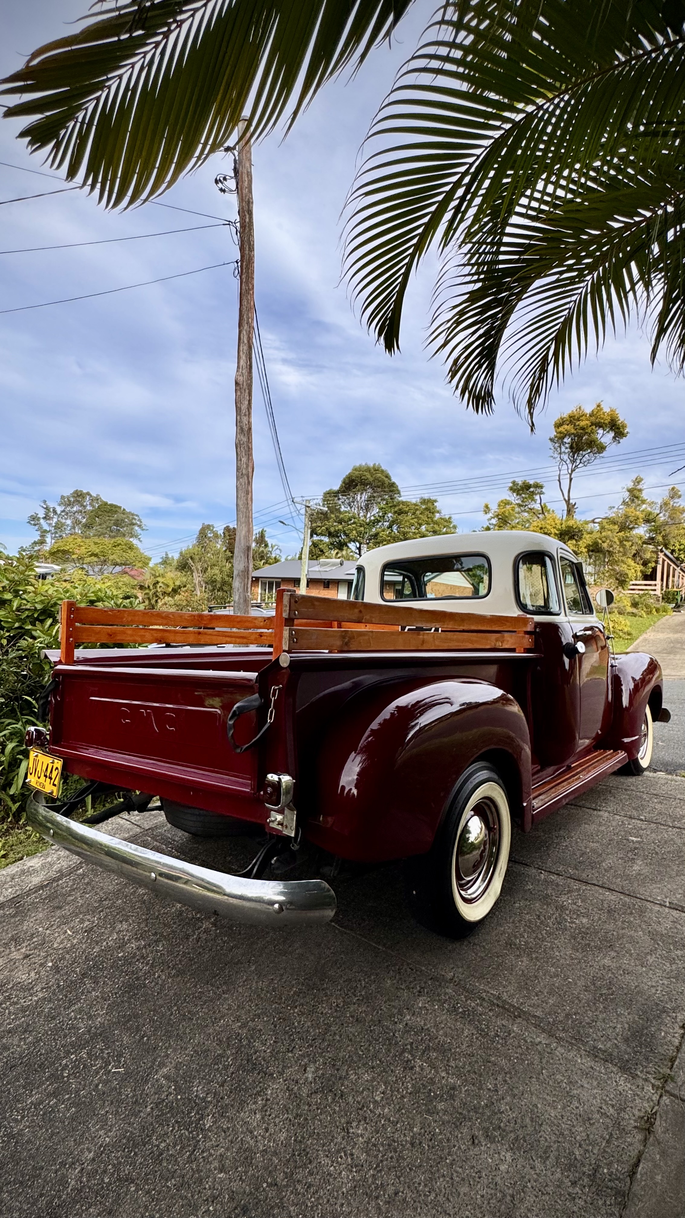 1952 GMC 300 4 SP MANUAL PICK UP