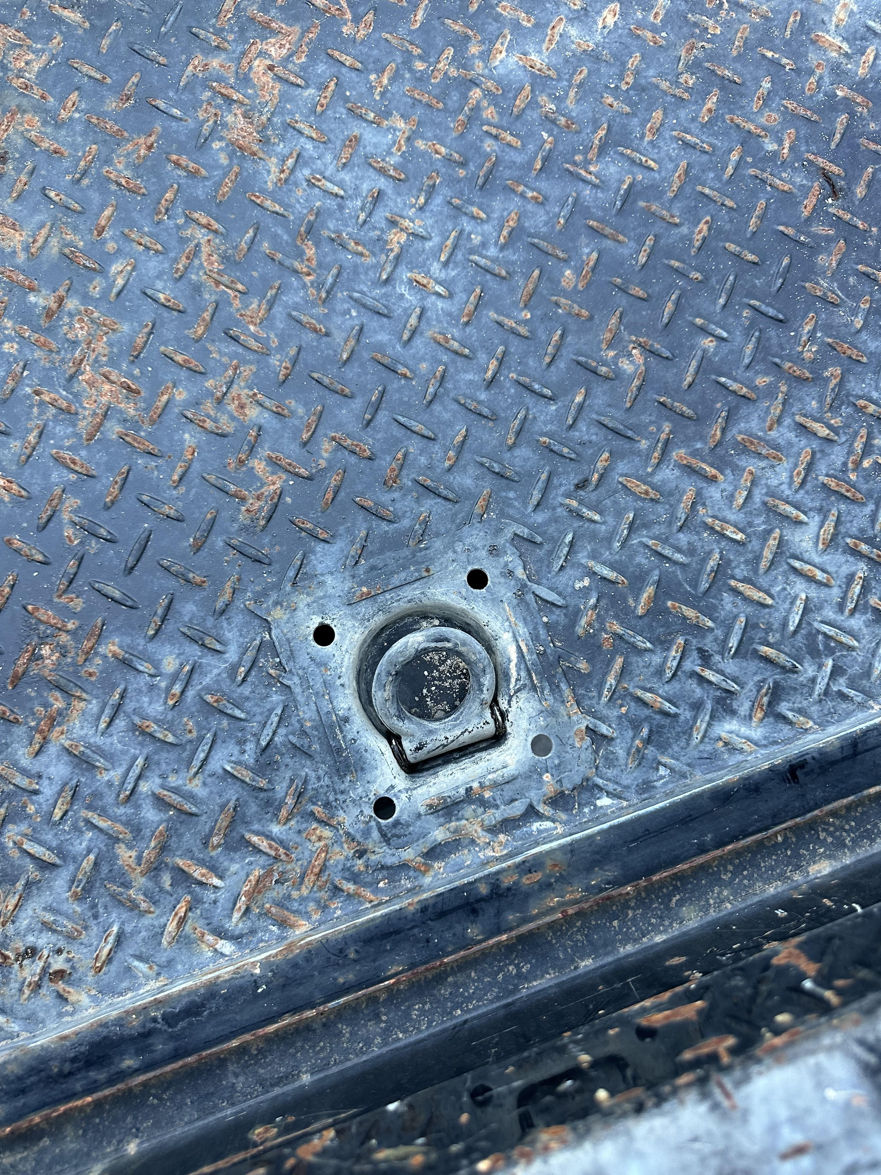 2022 ISUZU NPR 200 TRAY