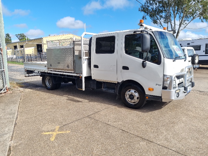 2018 HINO 300 SERIES 717 DUAL CAB TRUCK