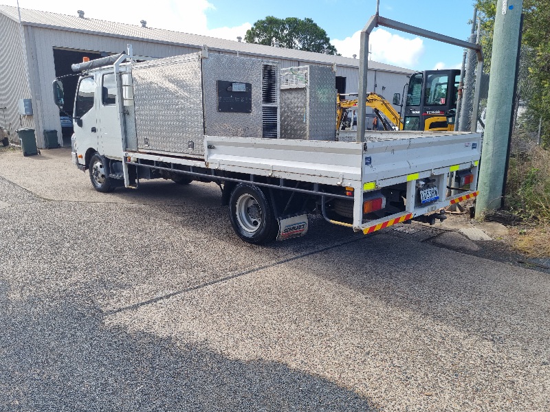 2018 HINO 300 SERIES 717 DUAL CAB TRUCK