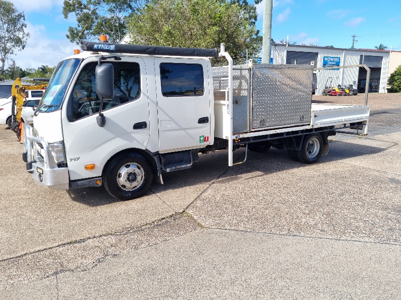 2018 HINO 300 SERIES 717 DUAL CAB TRUCK