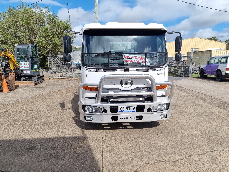 2014 NISSAN UD MK SERIES TRAY TRUCK