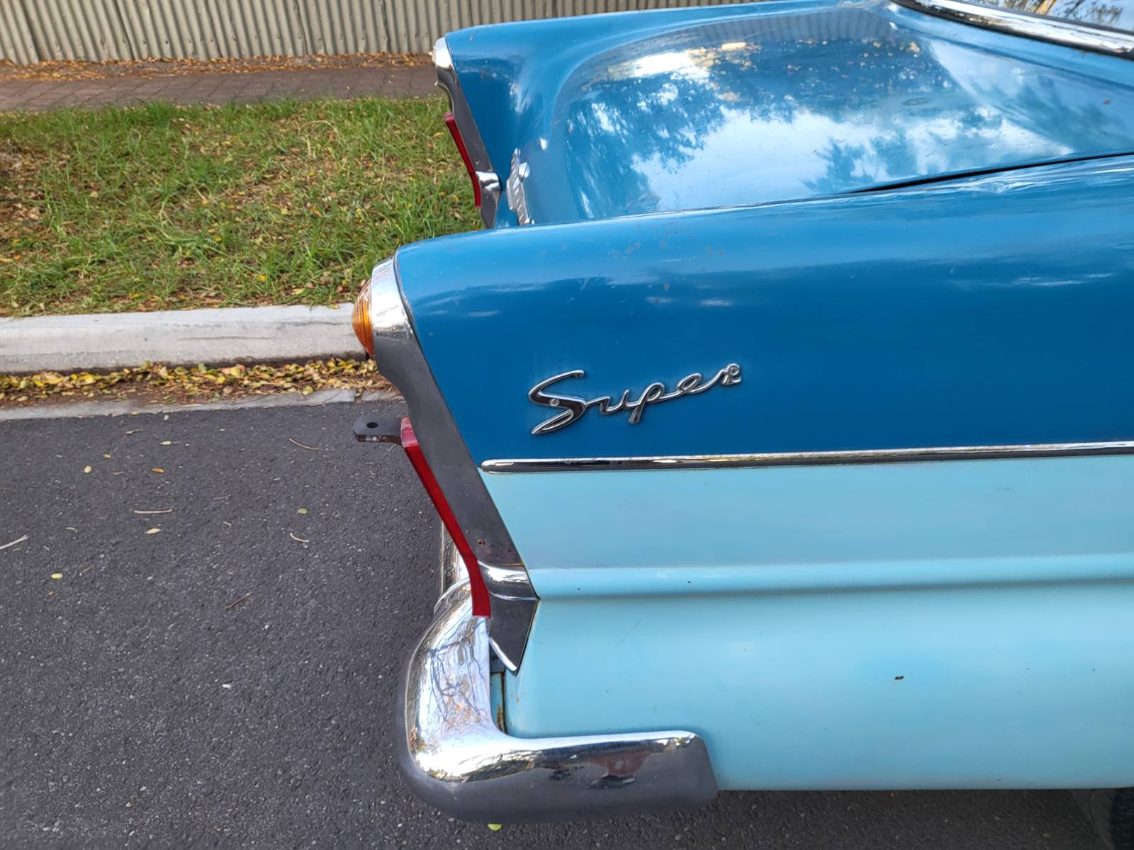 1960 VAUXHALL VICTOR 1500CC SEDAN