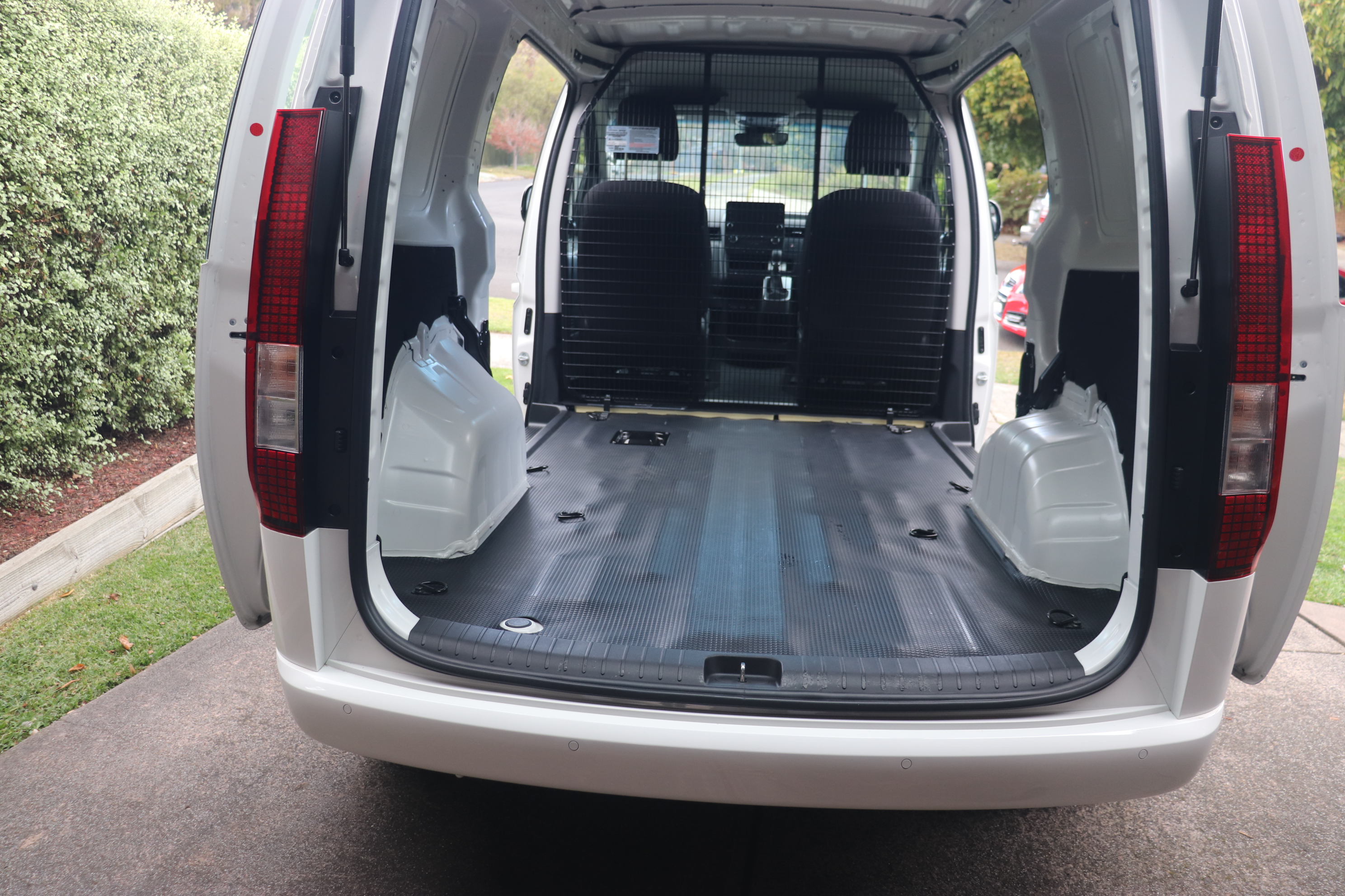 2024 HYUNDAI STARIA US4.V2 MY24 LOAD 2S 2.2D LIFTBACK 8 SP AUTOMATIC SEQUENTIAL 5D VAN 