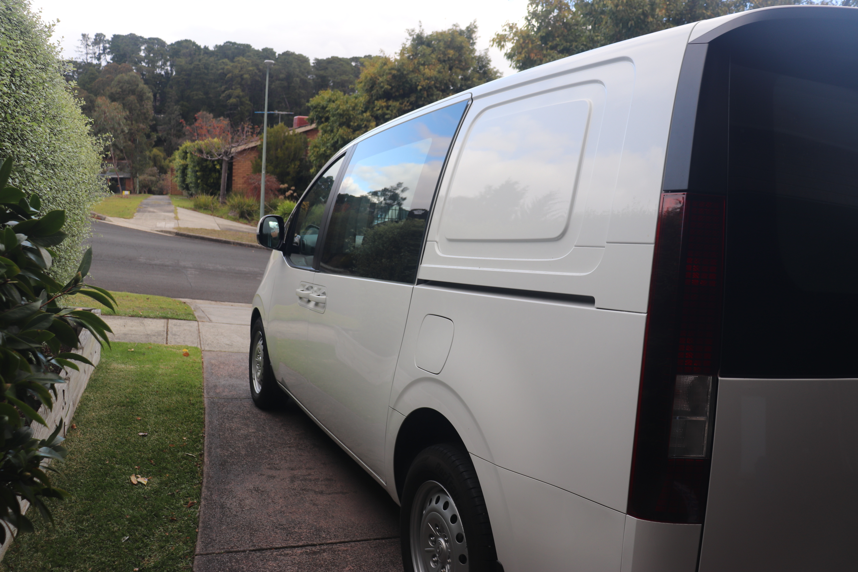 2024 HYUNDAI STARIA US4.V2 MY24 LOAD 2S 2.2D LIFTBACK 8 SP AUTOMATIC SEQUENTIAL 5D VAN