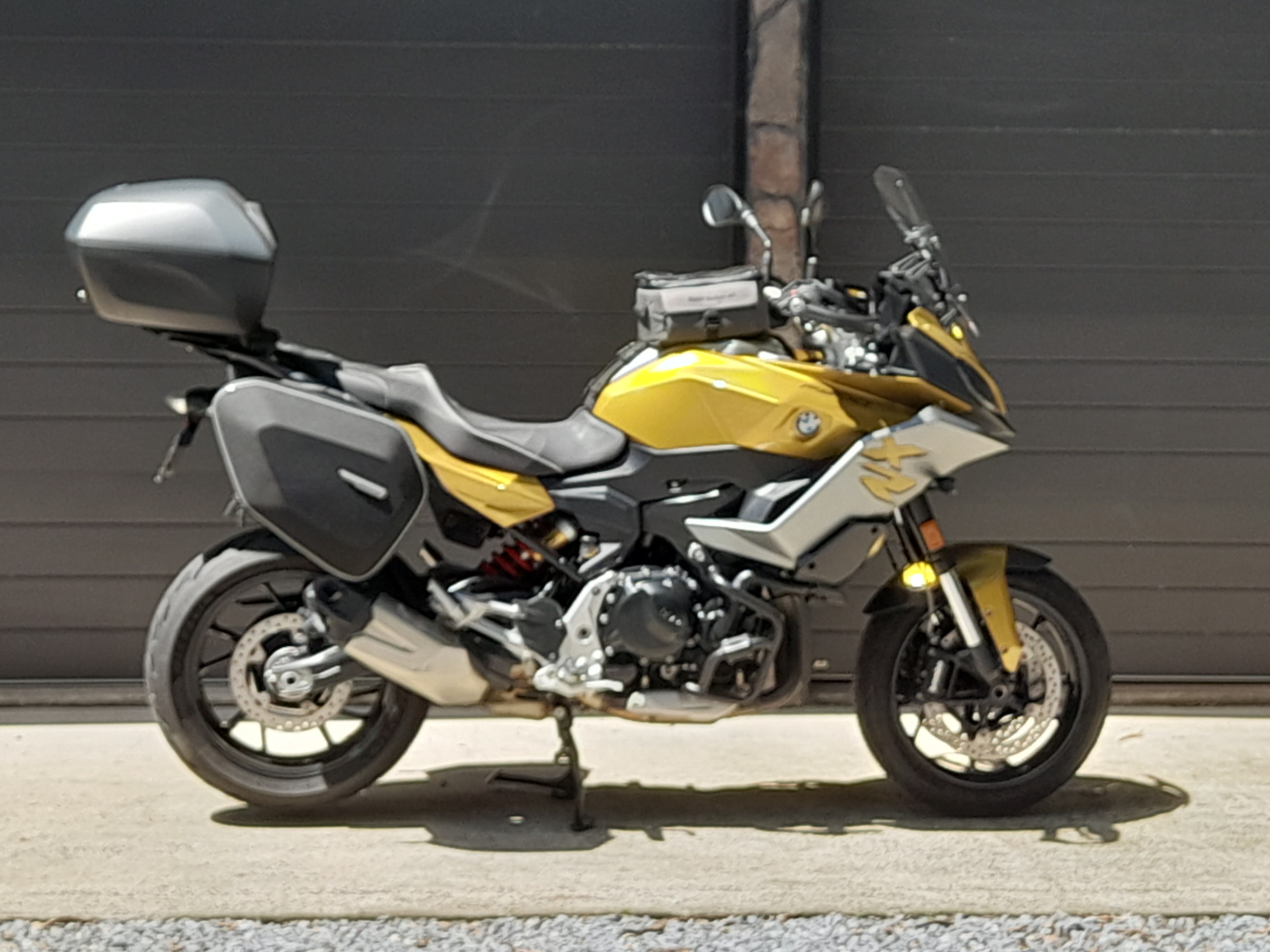 2020 BMW F 900 XR ROAD
