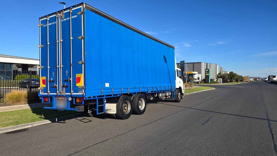2012 UD PK 17 6 SP MANUAL CURTAINSIDER