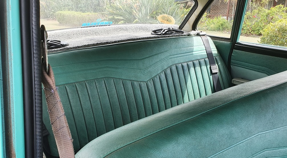 1961 CHRYSLER VALIANT S SERIES 4D SEDAN 