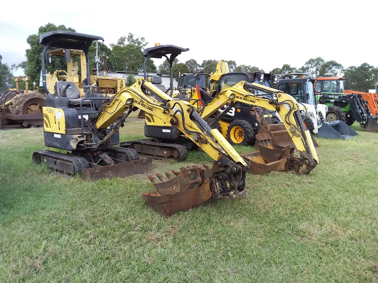NEW HOLLAND E17C MINI EXCAVATORS