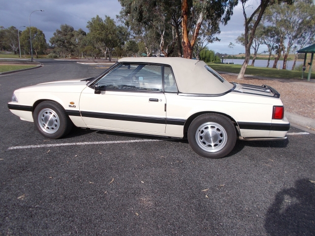 1989 FORD MUSTANG CONVERTIBLE