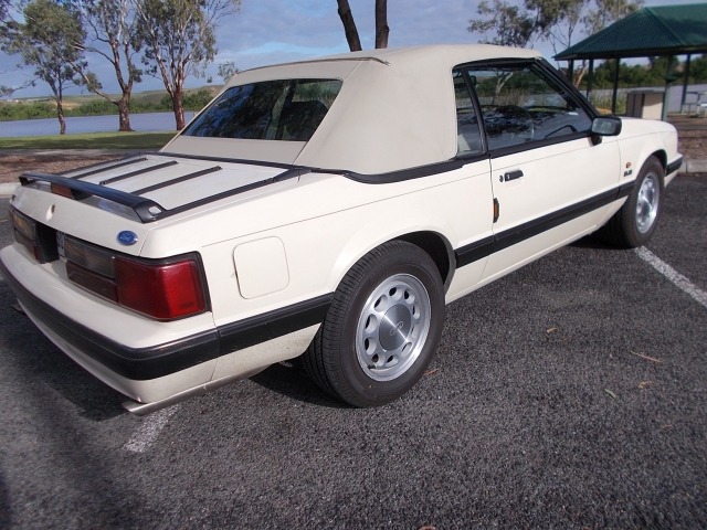 1989 FORD MUSTANG CONVERTIBLE