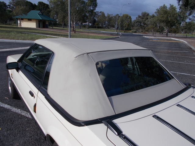 1989 FORD MUSTANG CONVERTIBLE