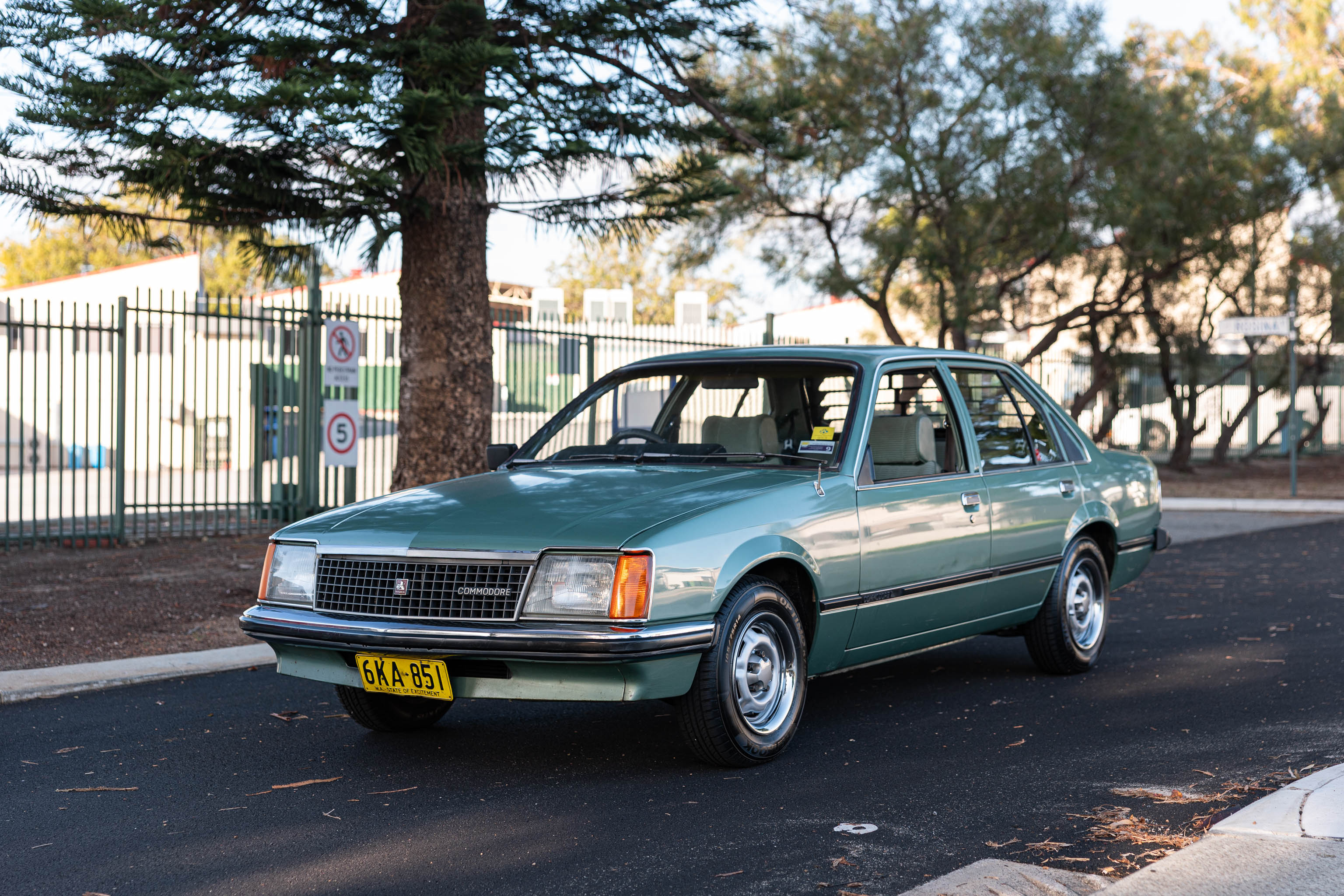 1981 HOLDEN COMMODORE VC L 3 SP AUTOMATIC 4D SEDAN