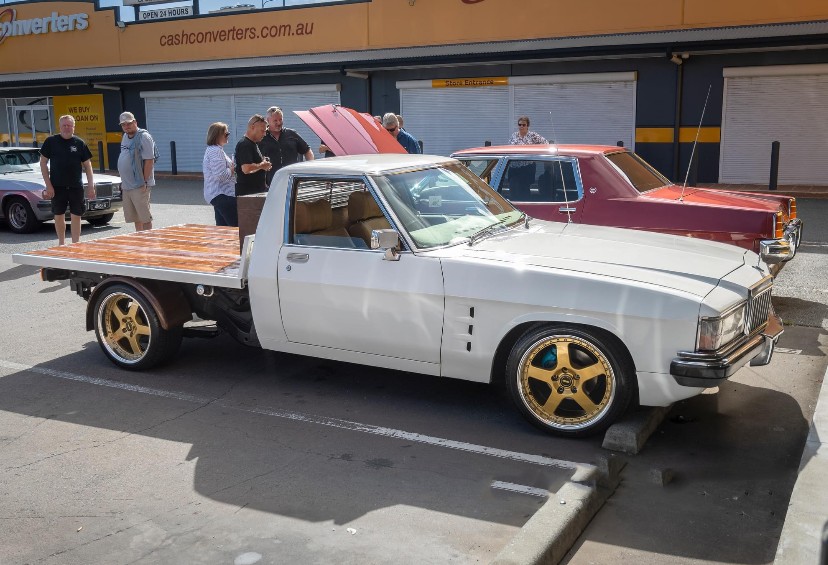 1982 HOLDEN HOLDEN WB 1000KG 2M 4 SP MANUAL TRAY