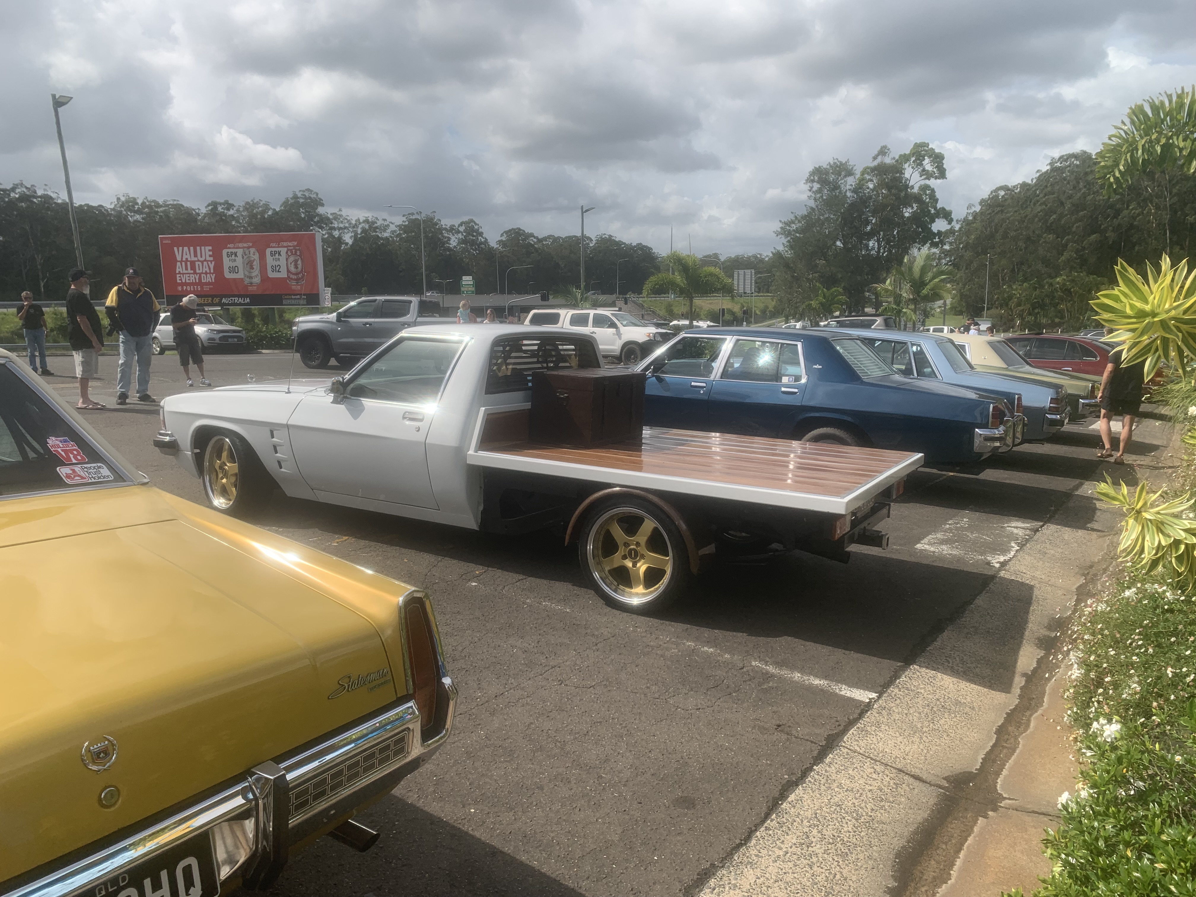 1982 HOLDEN HOLDEN WB 1000KG 2M 4 SP MANUAL TRAY
