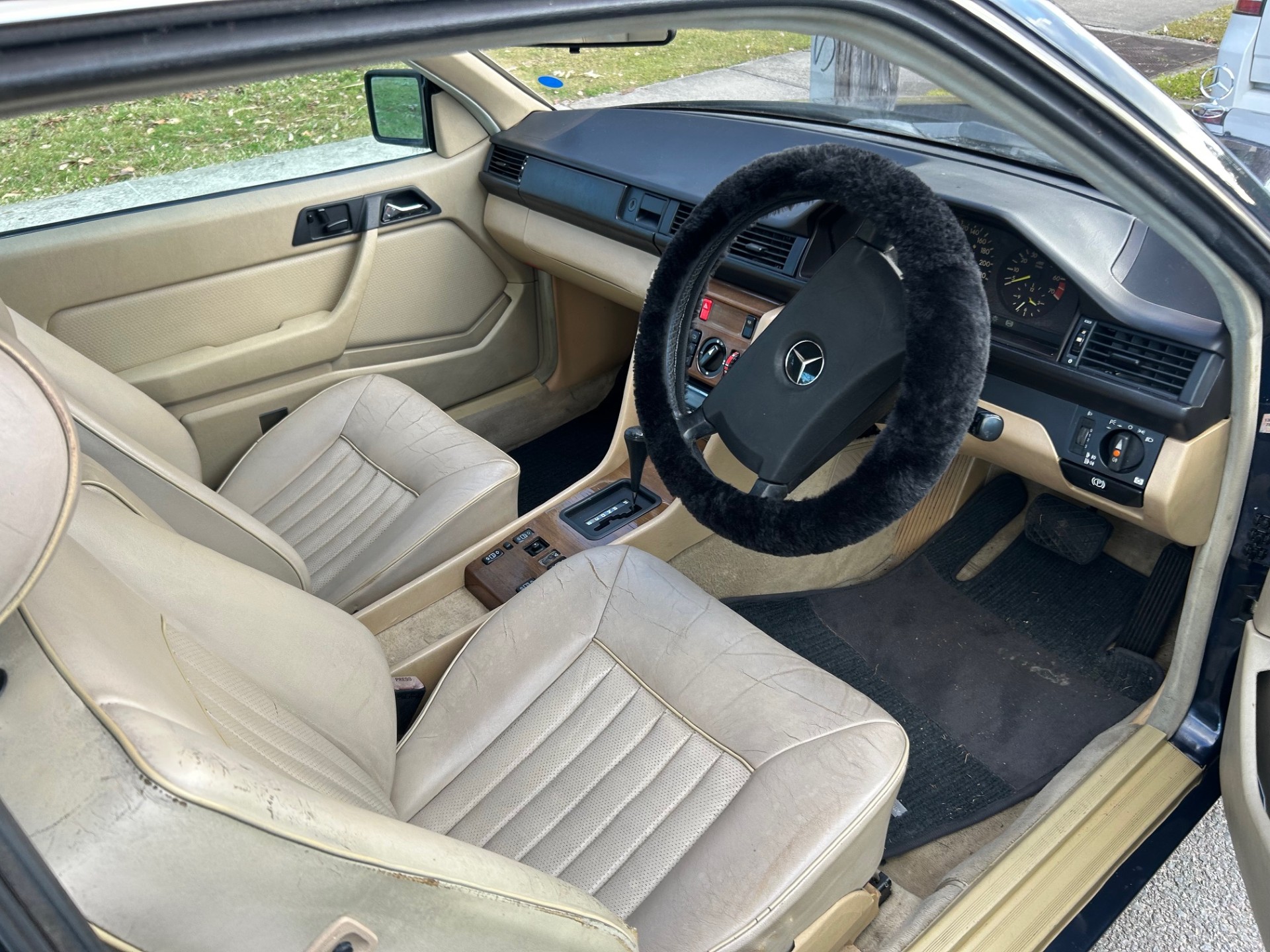 1988 MERCEDES-BENZ 300 C124 CE 4 SP AUTOMATIC 2D COUPE