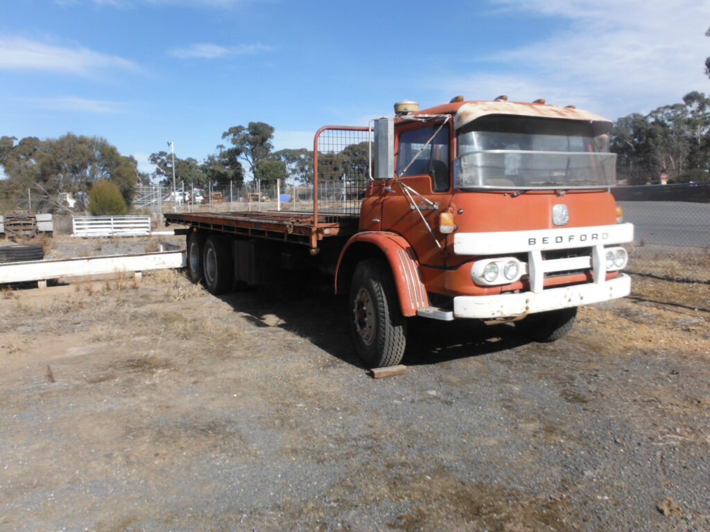 1971 BEDFORD TRAY TRUCK