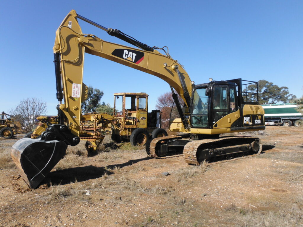 CATERPILLAR 320D EXCAVATOR