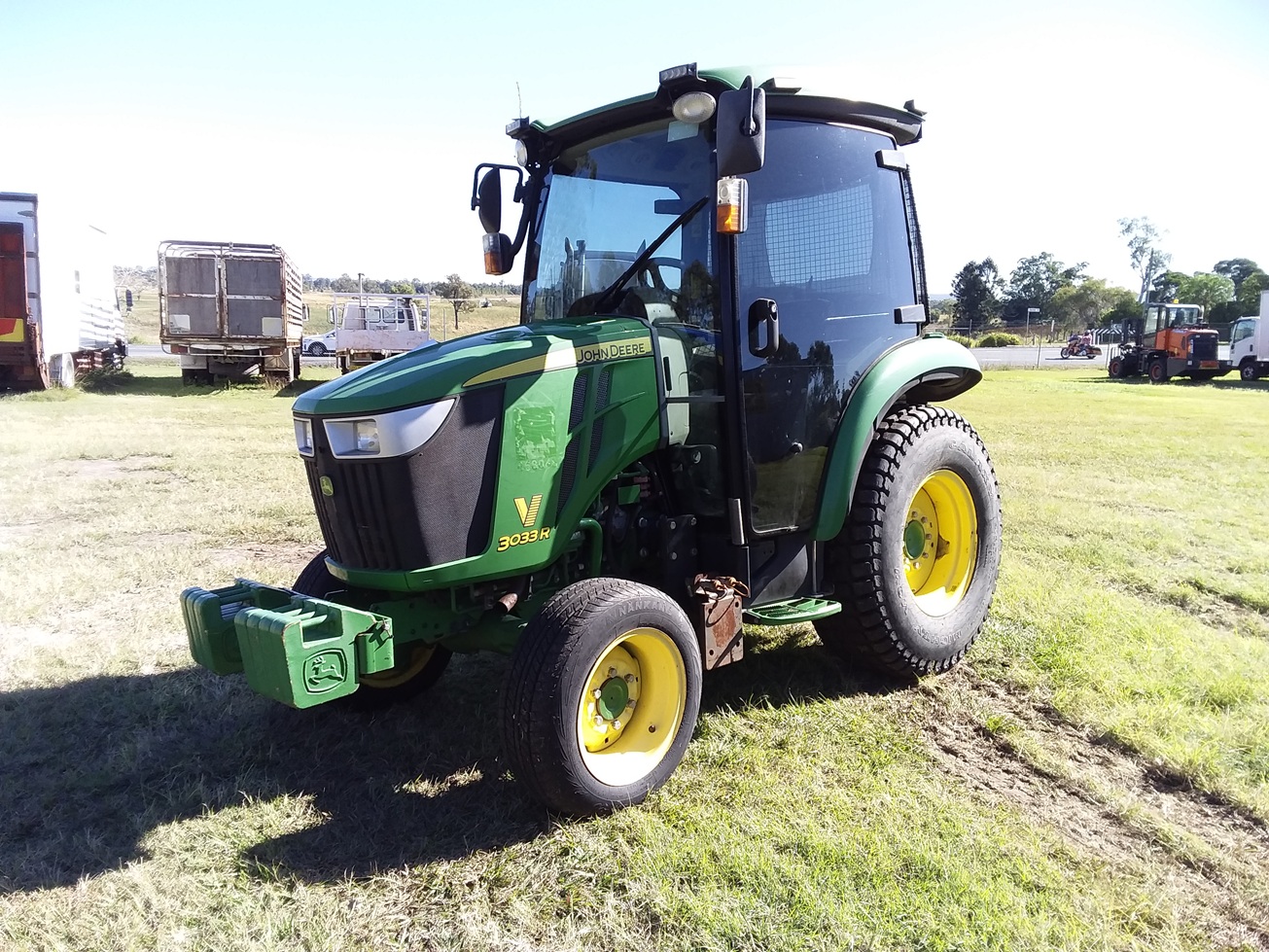 JOHN DEERE 3033R CAB TRACTOR