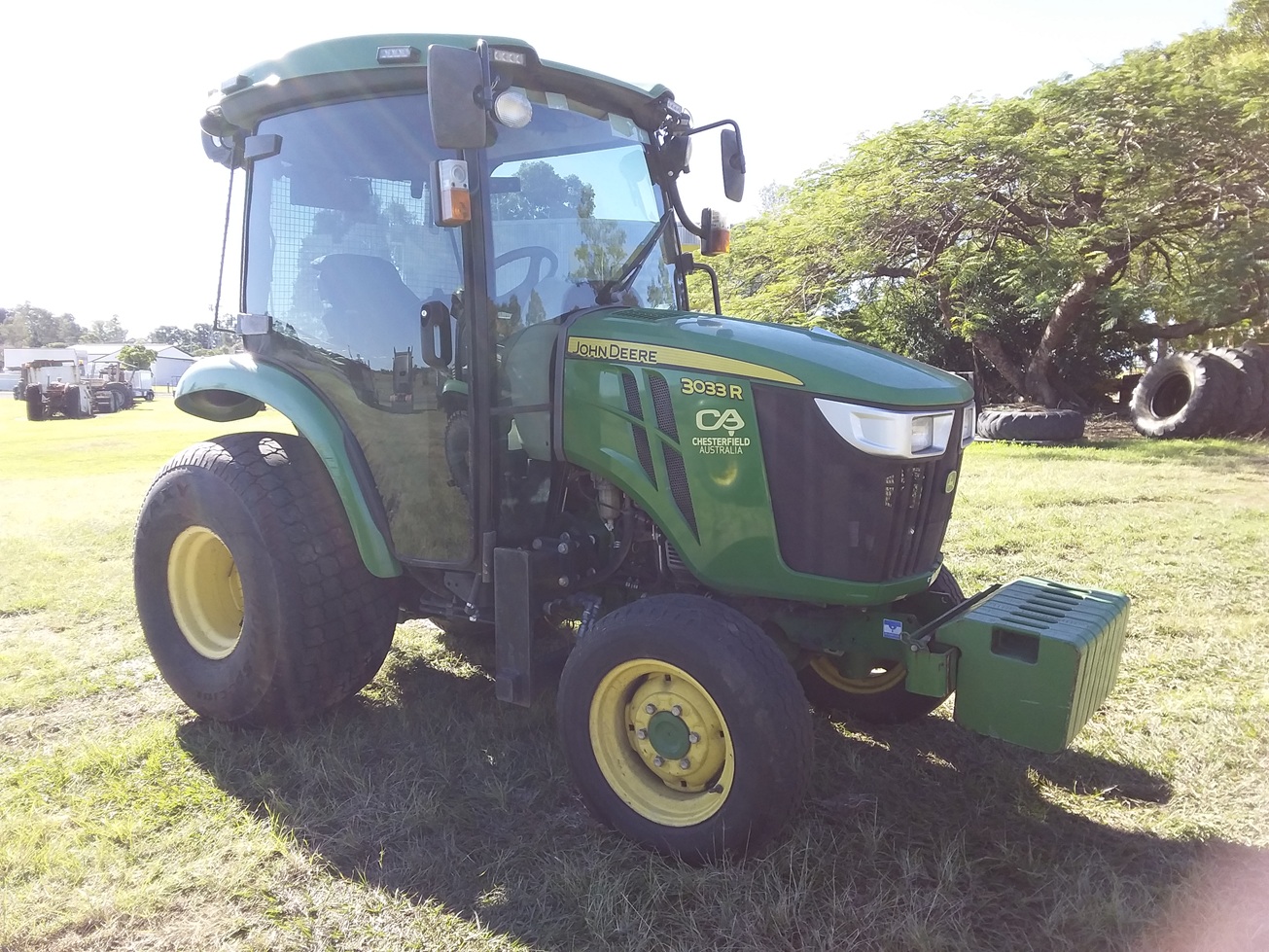 JOHN DEERE 3033R CAB TRACTOR