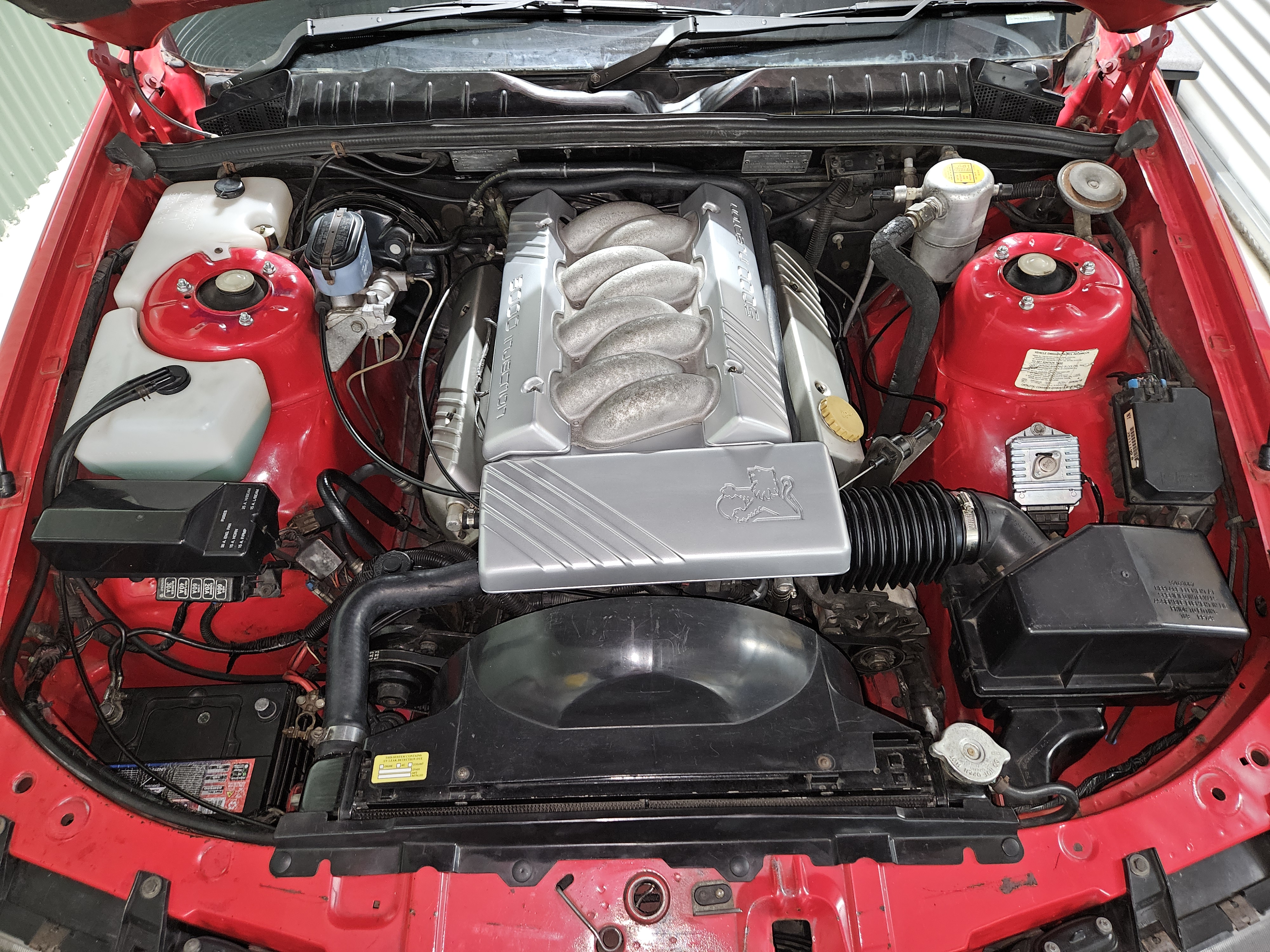 1991 HOLDEN CALAIS VP V8 AUTO SEDAN