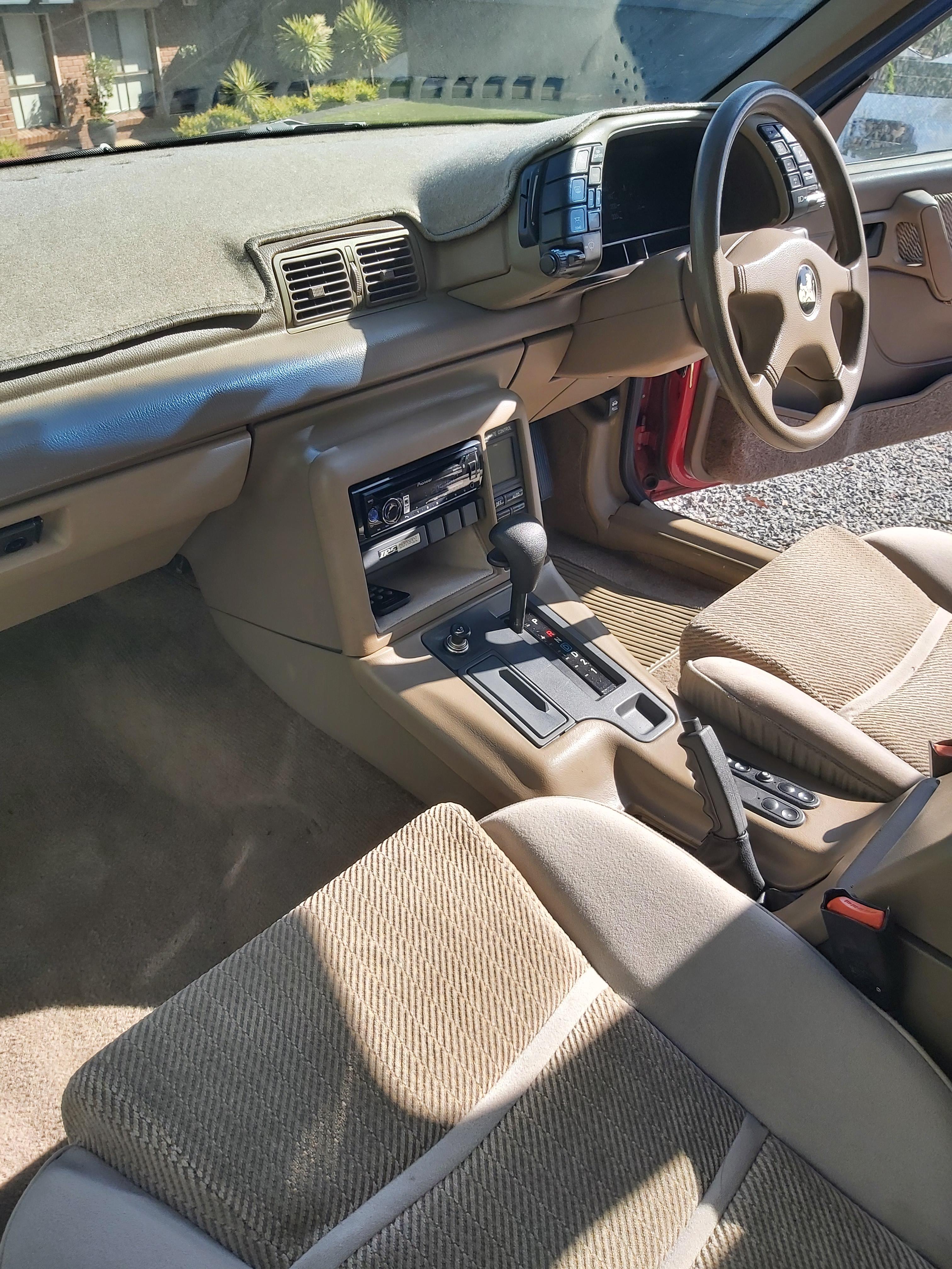 1991 HOLDEN CALAIS VP V8 AUTO SEDAN