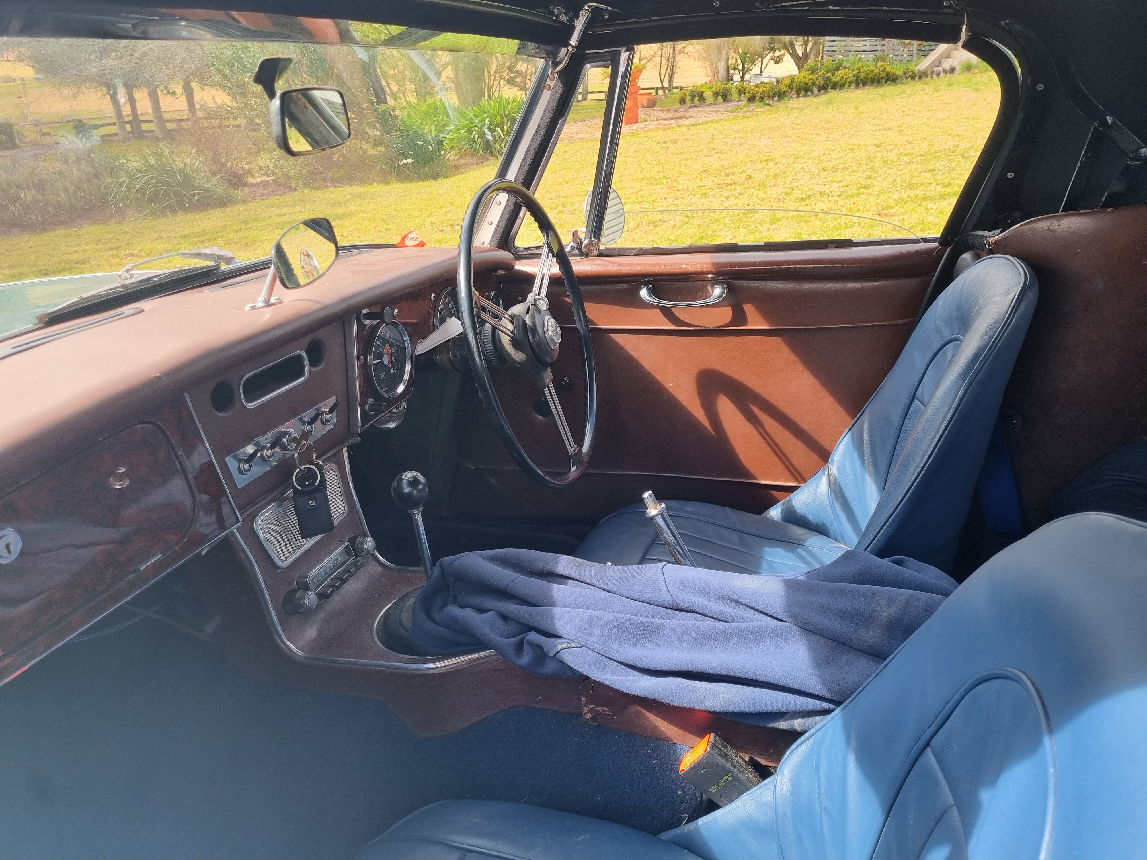 1966 AUSTIN HEALEY 3000 MK III BJ8 4 SP MANUAL + O/DRIVE 2D ROADSTER