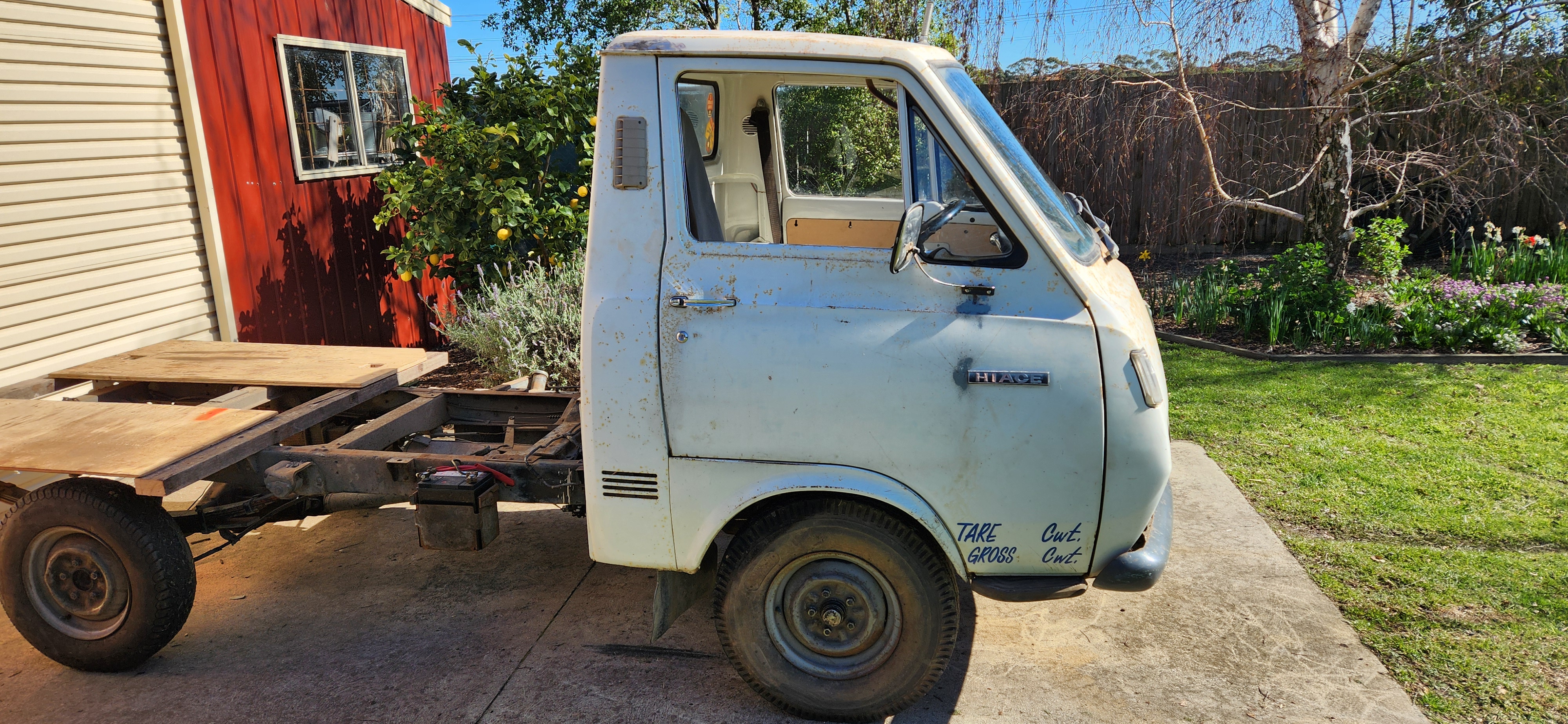 1970 TOYOTA HIACE RH11 TRAY