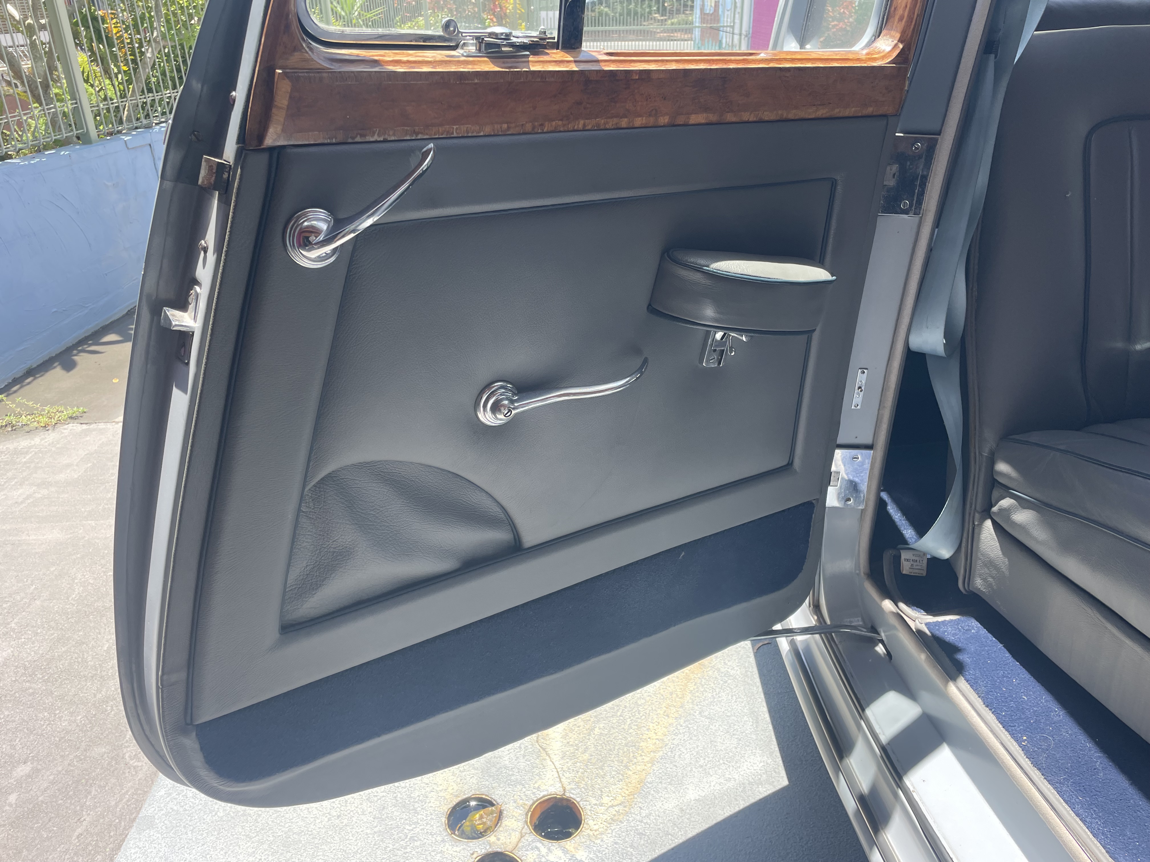 1949 ROLLS-ROYCE SILVER DAWN SEDAN