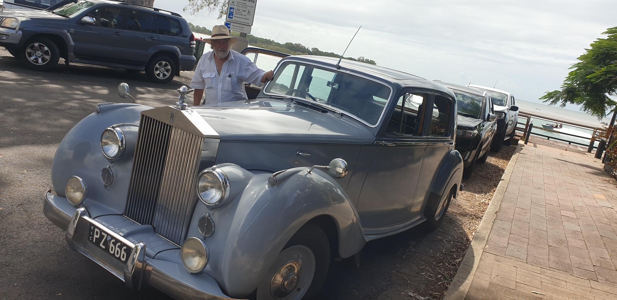 1949 ROLLS-ROYCE SILVER DAWN SEDAN