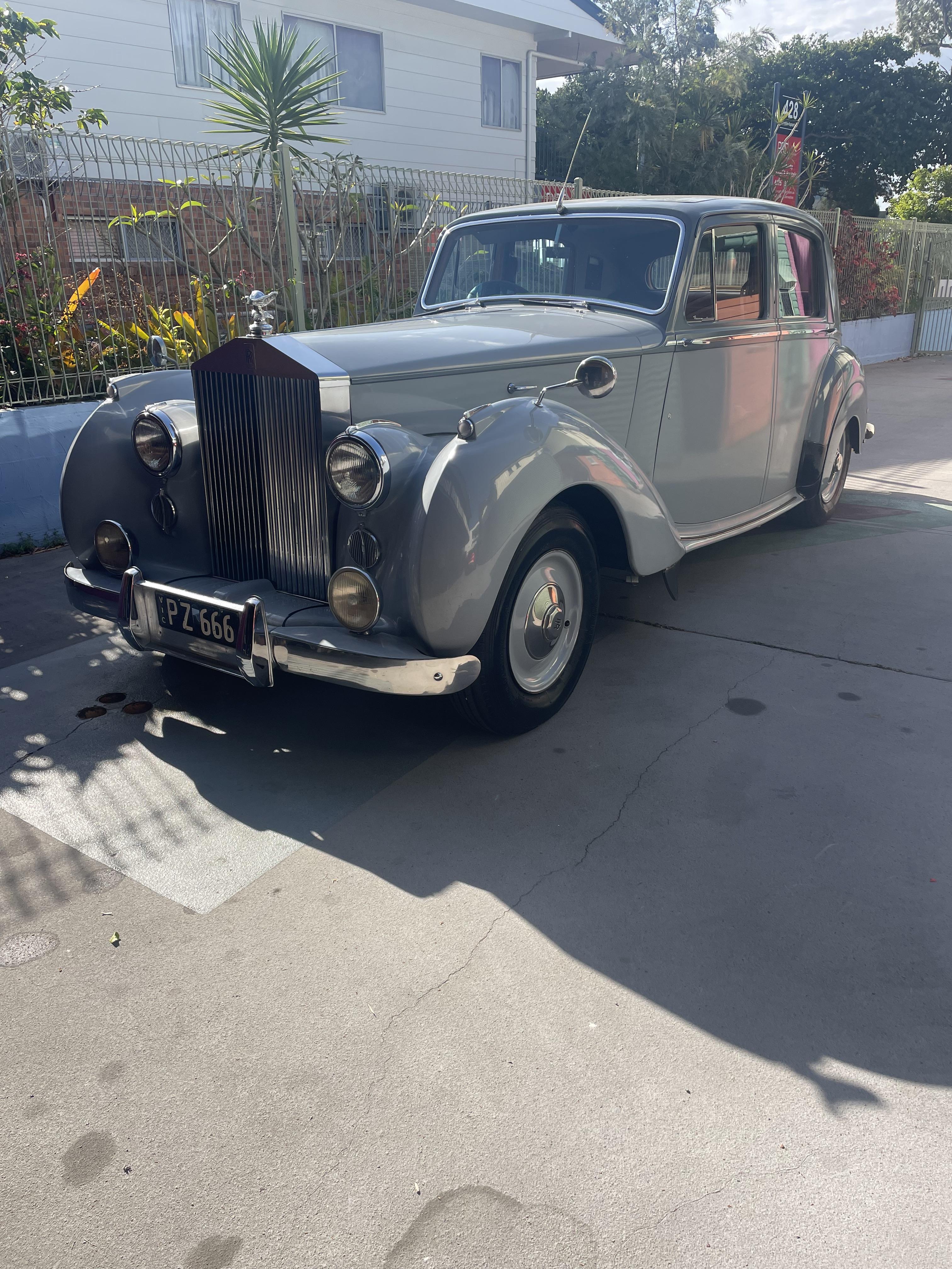 1949 ROLLS-ROYCE SILVER DAWN SEDAN