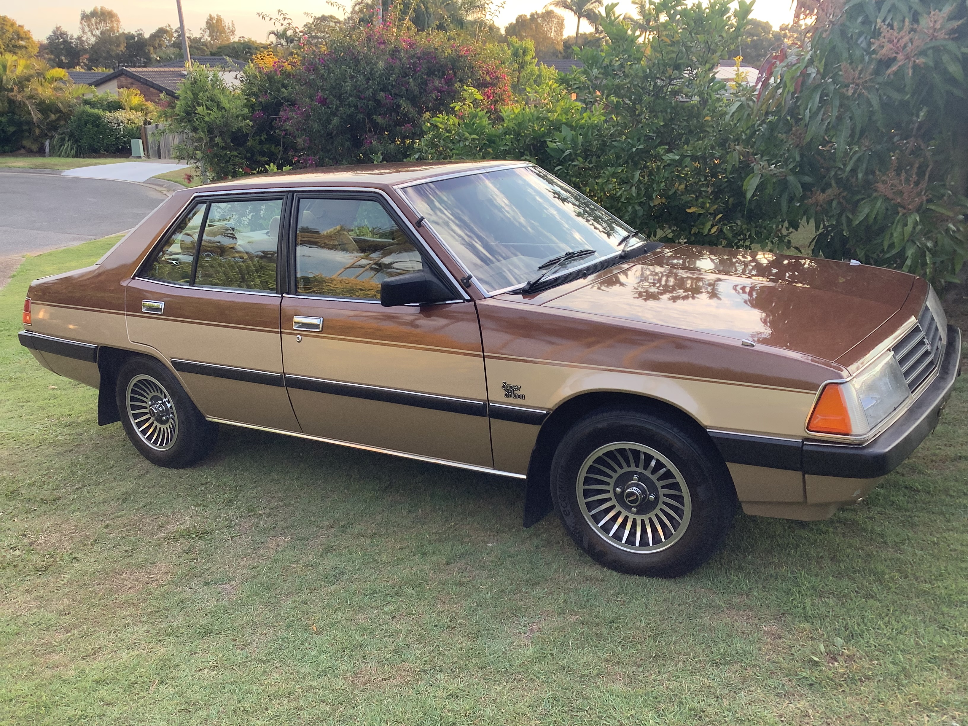 1983 MITSUBISHI SIGMA GJ SUPER SALOON 3 SP AUTOMATIC 4D SEDAN