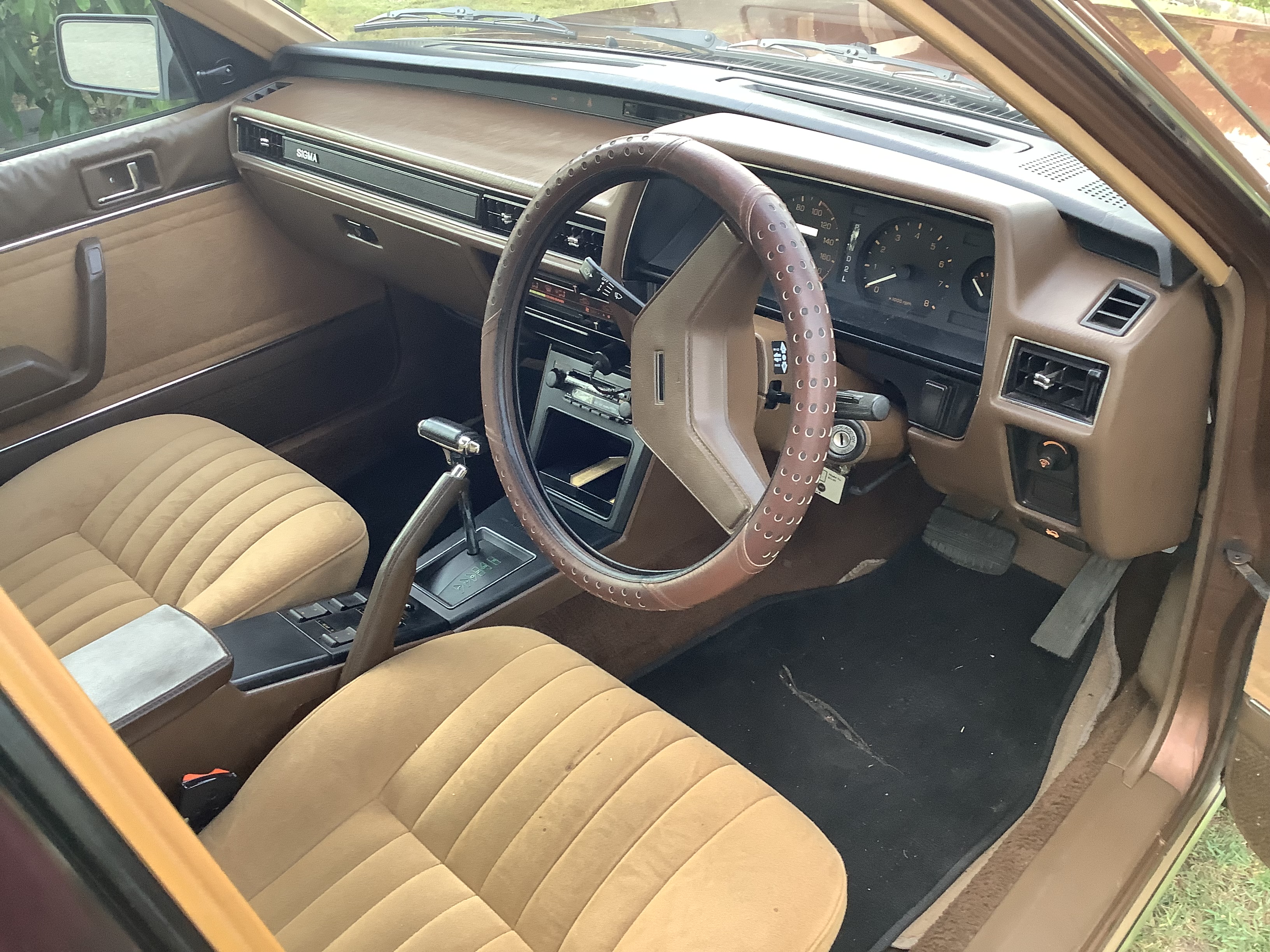 1983 MITSUBISHI SIGMA GJ SUPER SALOON 3 SP AUTOMATIC 4D SEDAN