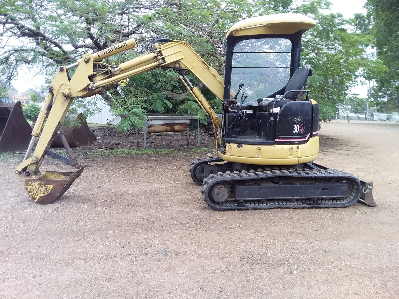 CAT/MITSUBISHI M30SR EXCAVATOR