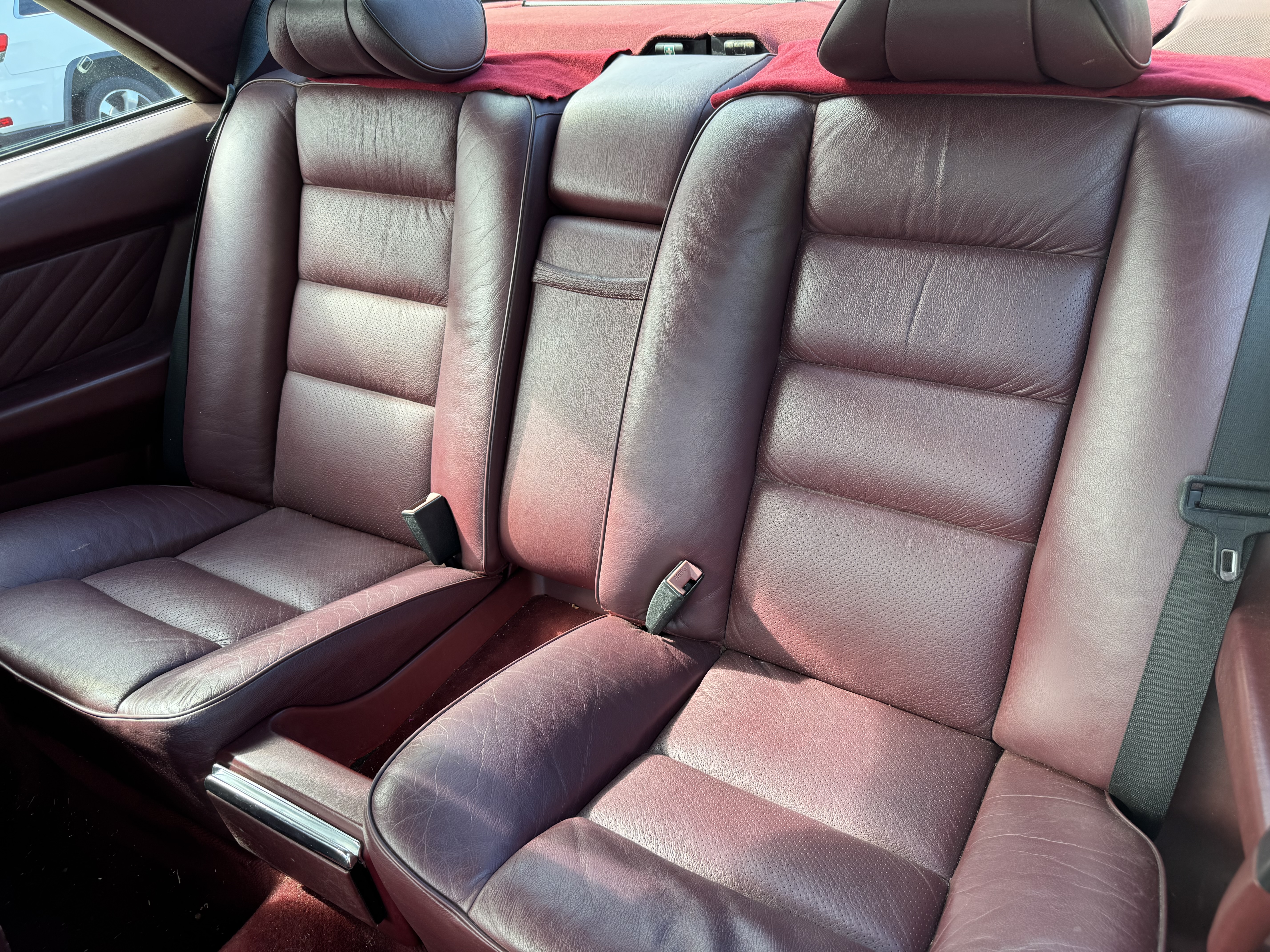 1989 MERCEDES-BENZ 560 SEC 2D COUPE 