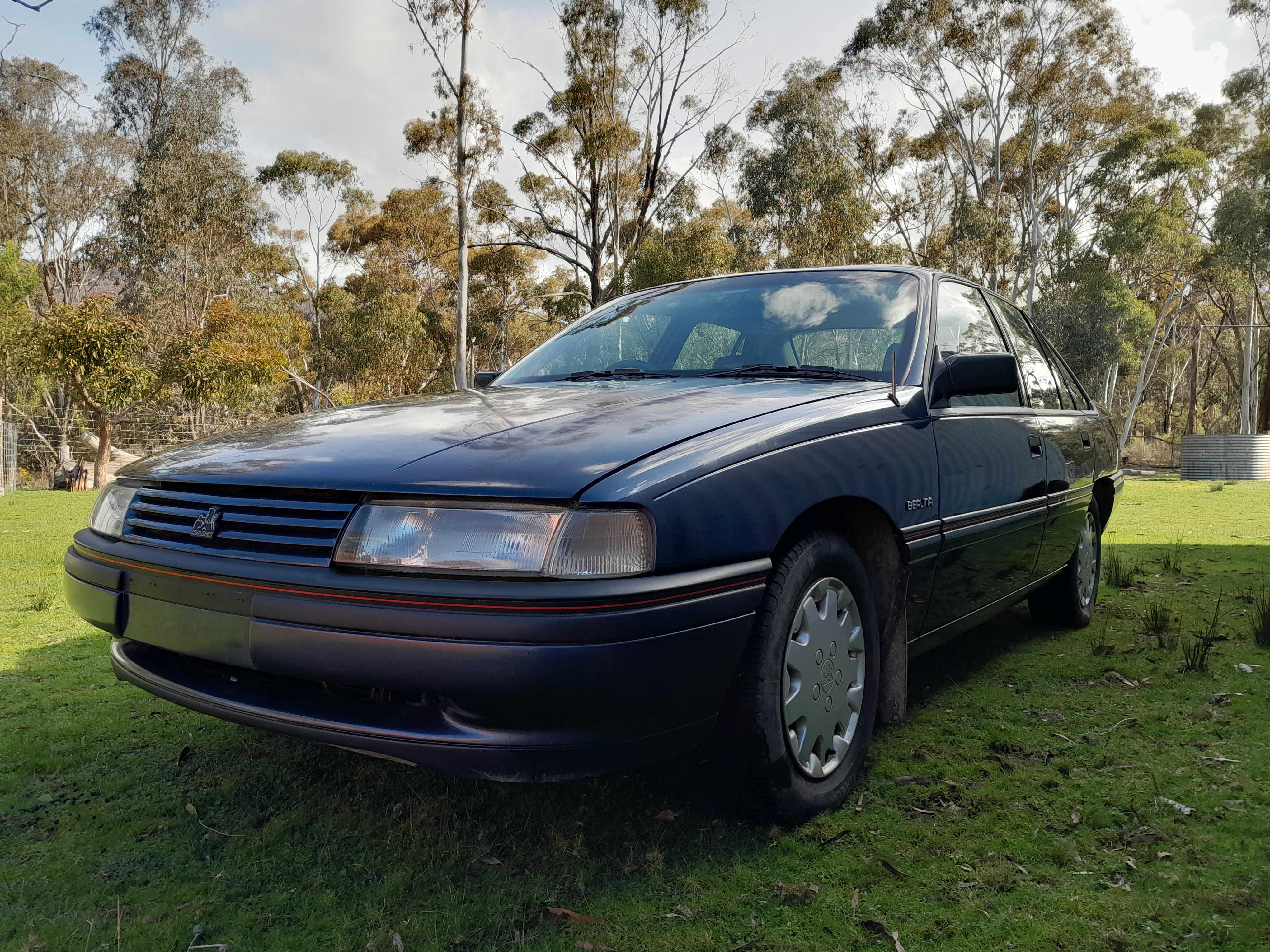 1990 HOLDEN VN BERLINA 4D SEDAN