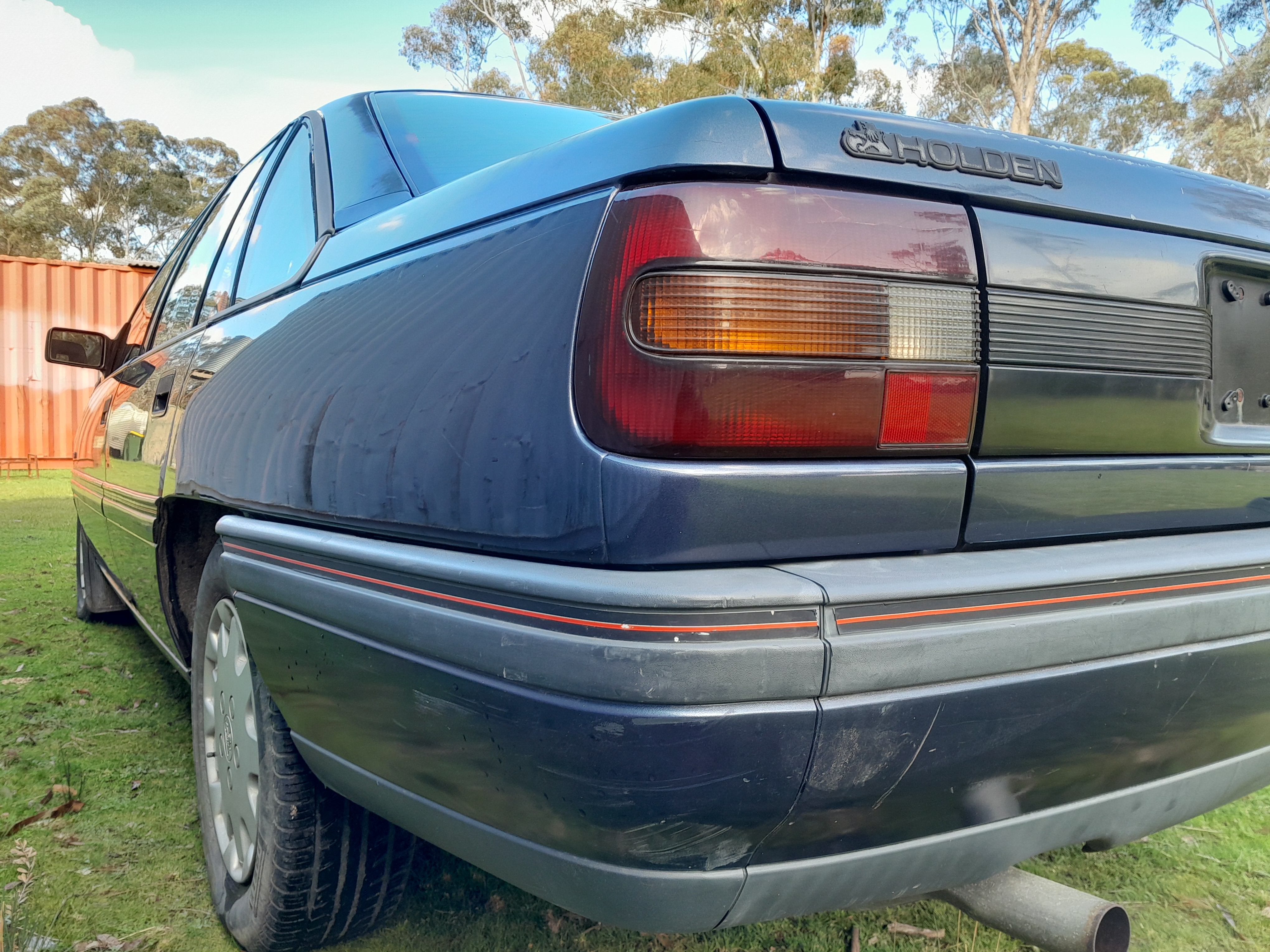 1990 HOLDEN BERLINA VN 4 SP AUTOMATIC 4D SEDAN