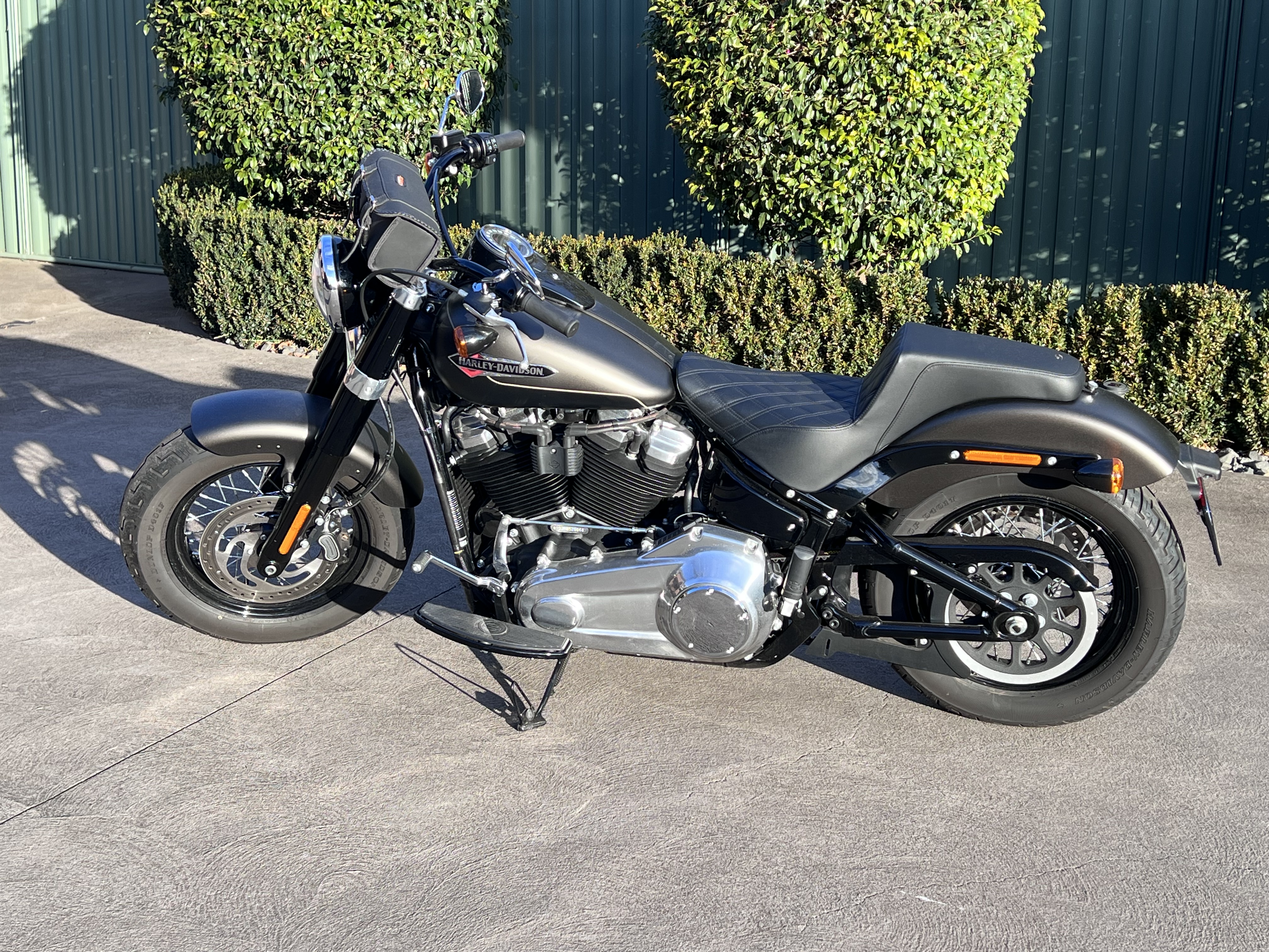 2021 HARLEY-DAVIDSON FLSL SOFTAIL SLIM (107) CRUISER 