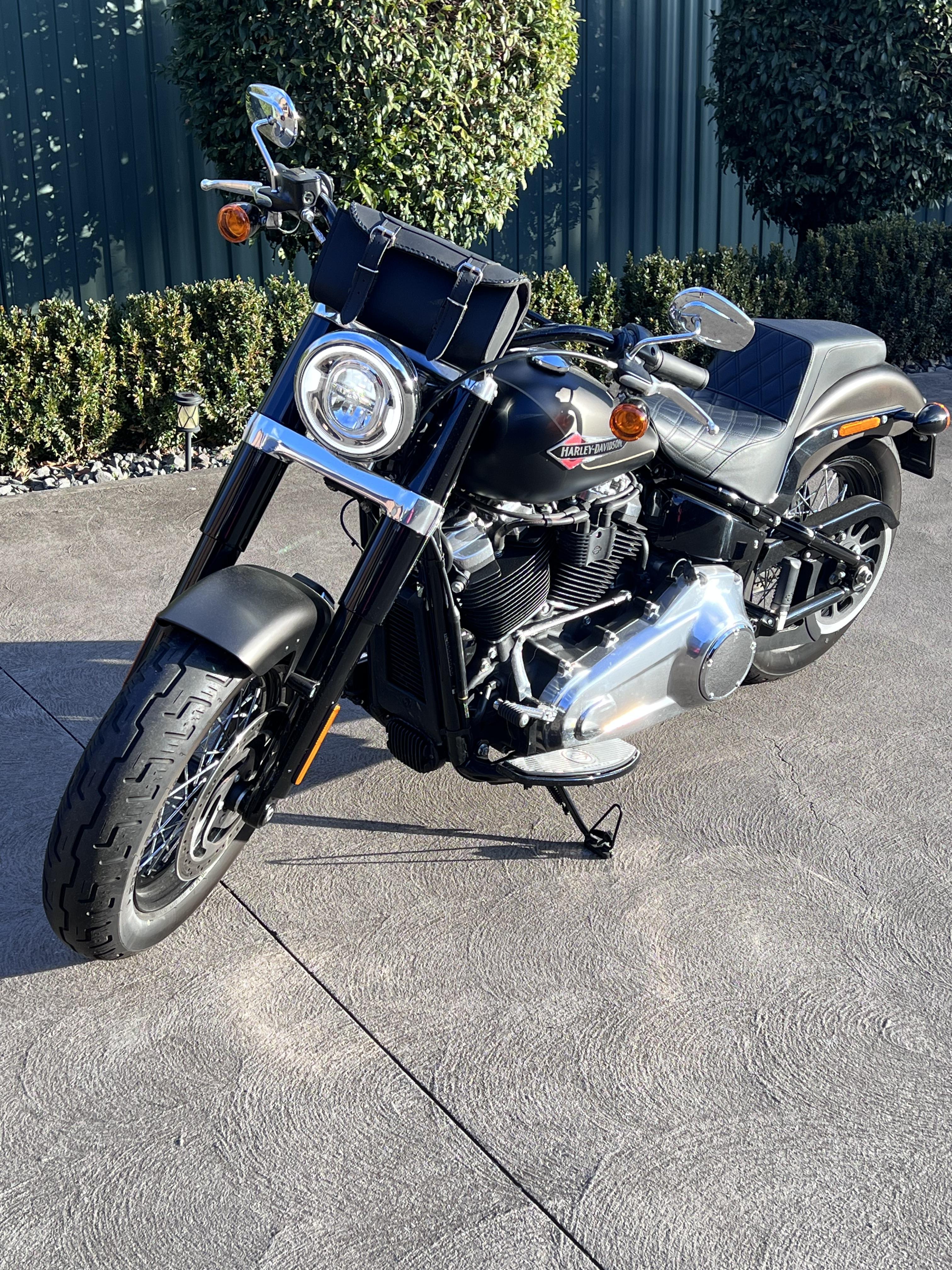 2021 HARLEY-DAVIDSON FLSL SOFTAIL SLIM (107) CRUISER 