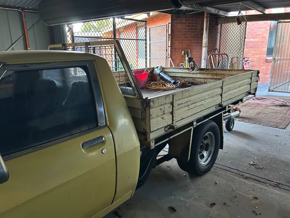 1973 HOLDEN 1 TONNER HQ 4 SP MANUAL TRAY