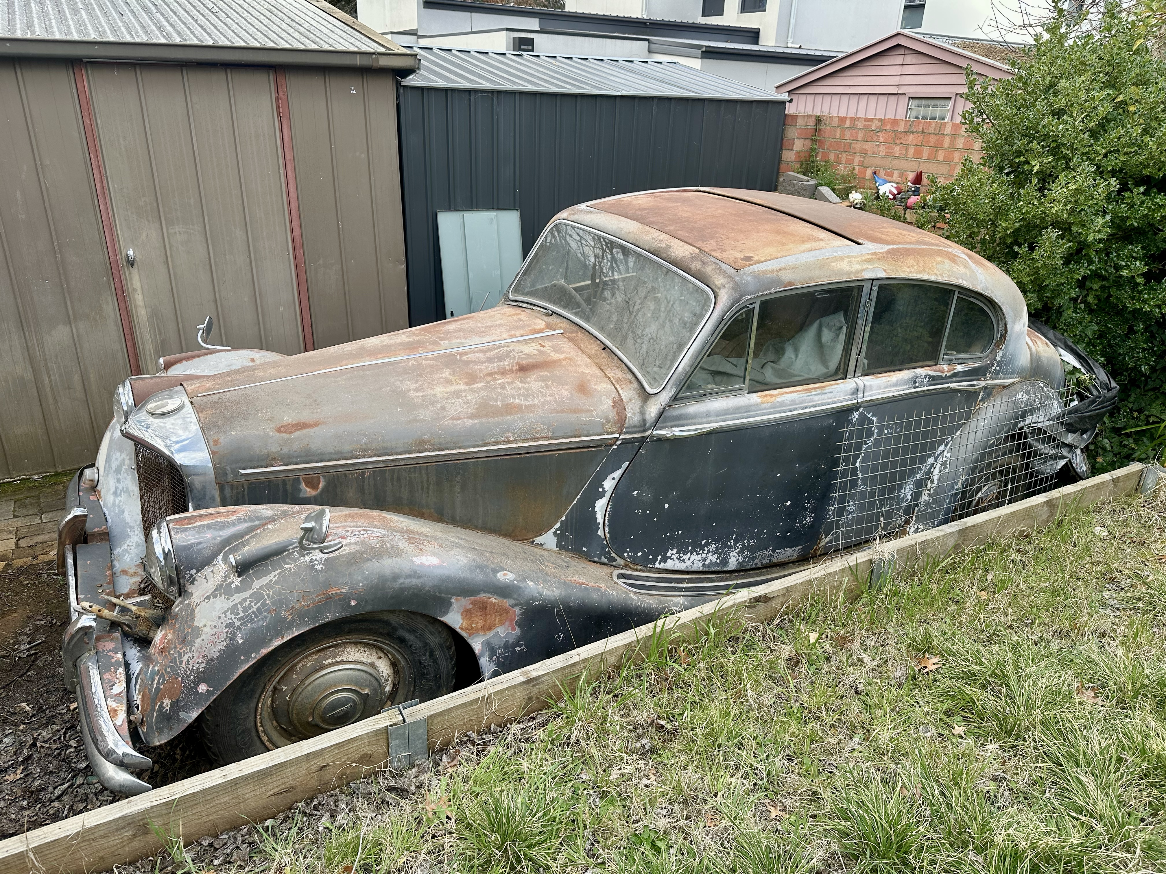 1950 JAGUAR MK V SEDAN (2)
