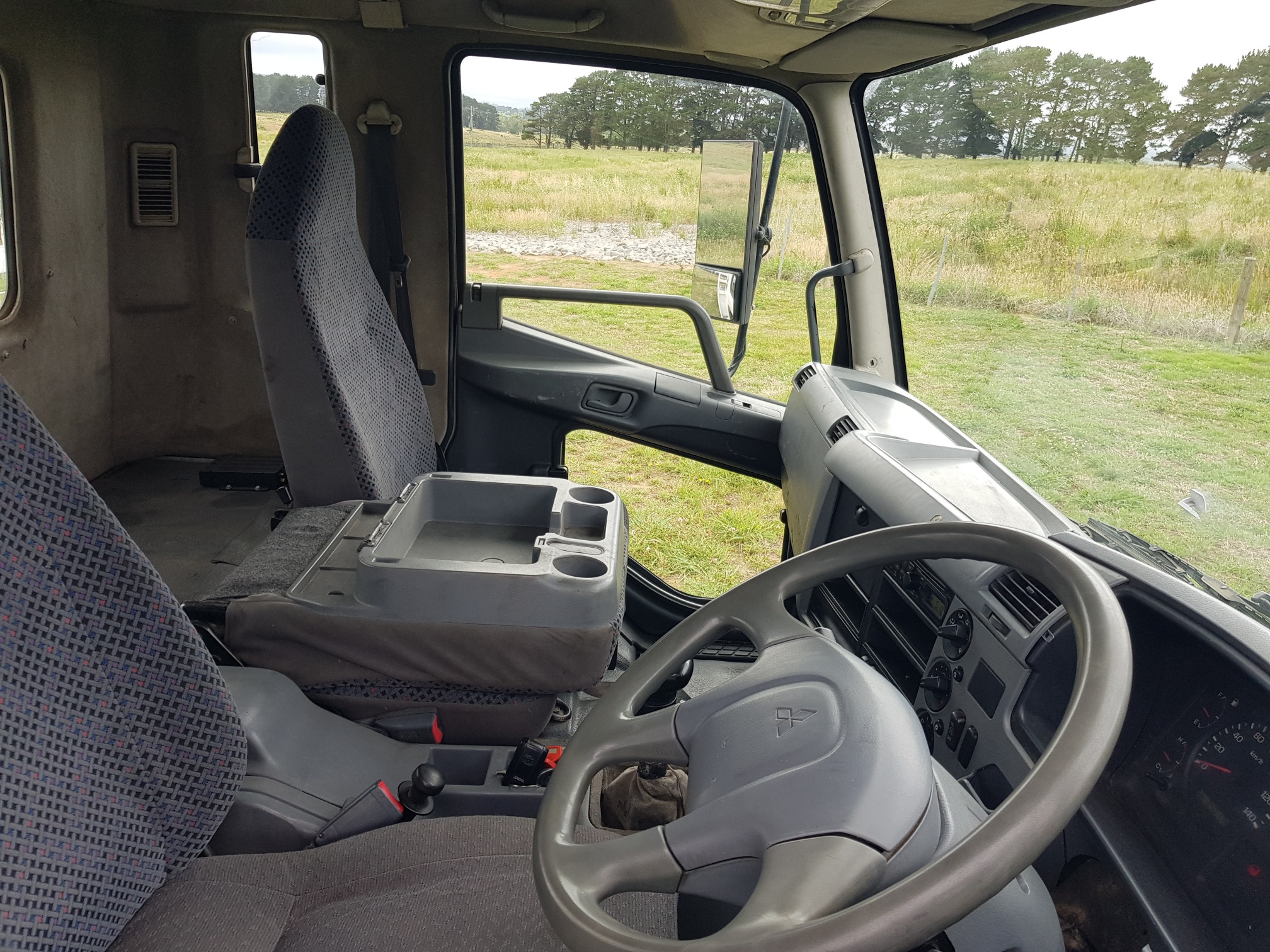 2010 MITSUBISHI FUSO FM 617 TRAY TRUCK 