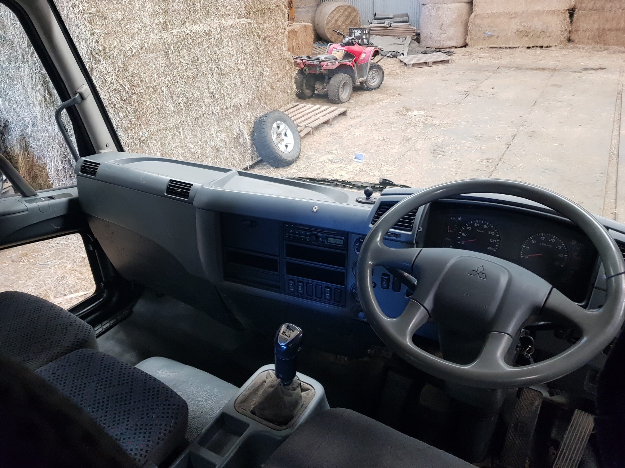 2010 MITSUBISHI FUSO FM 617 TRAY TRUCK 
