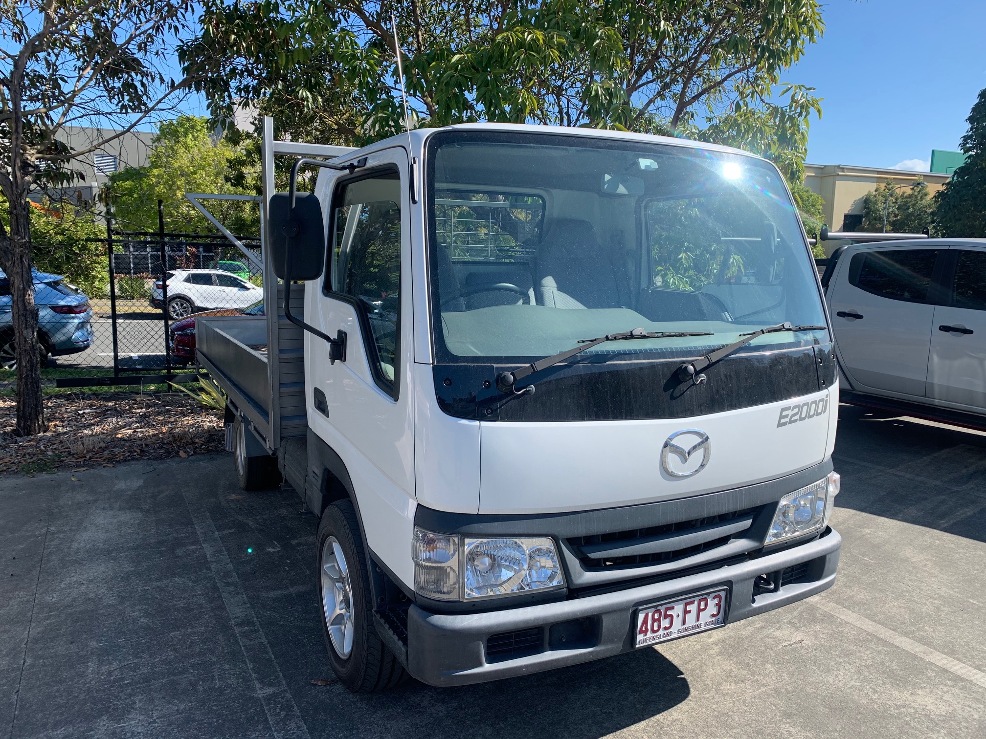 2006 MAZDA E2000 T SERIES LWB 5 SP MANUAL TRAY