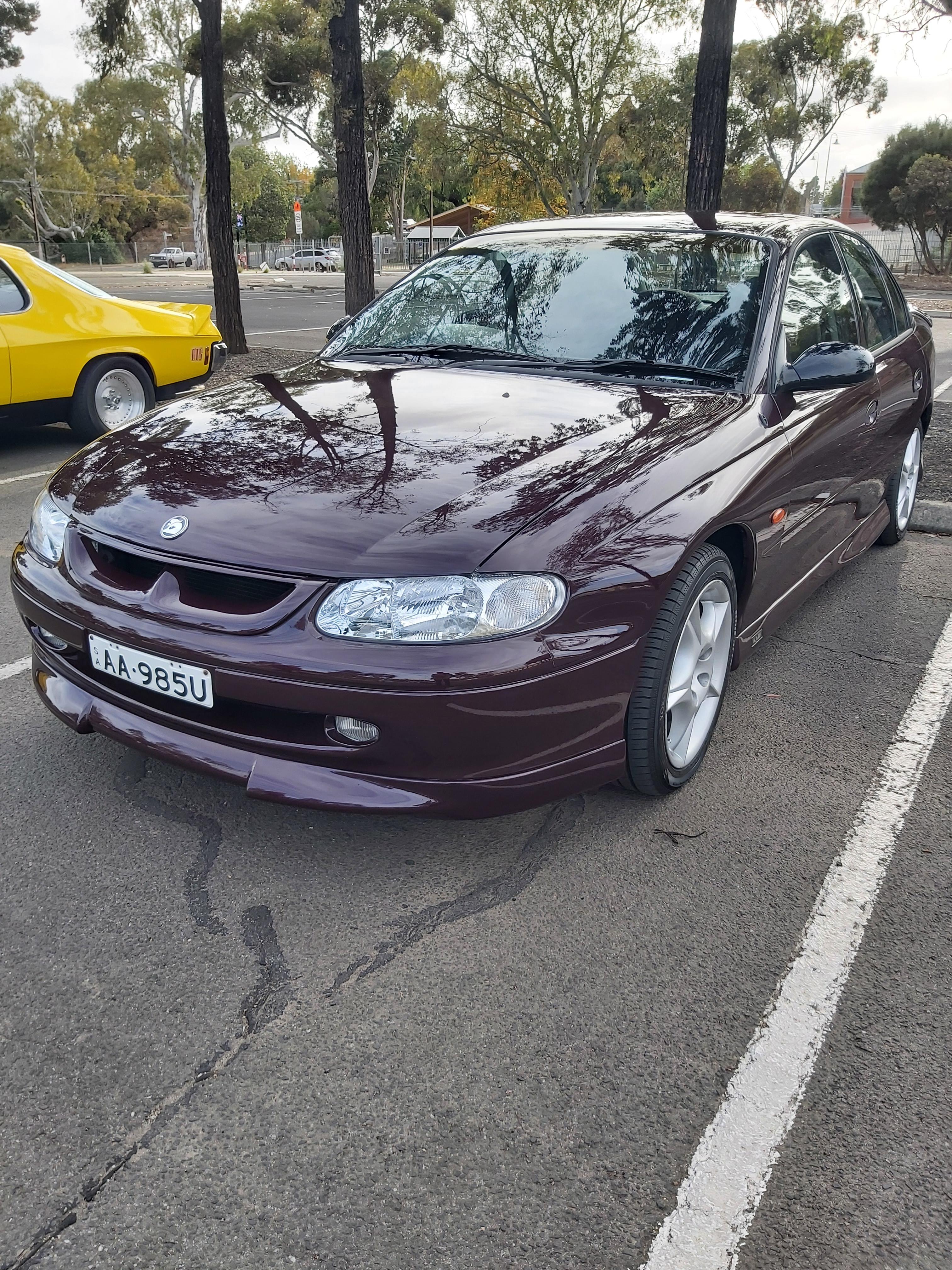 1998 HSV MANTA VT 5 SP V8 MANUAL 4D SEDAN