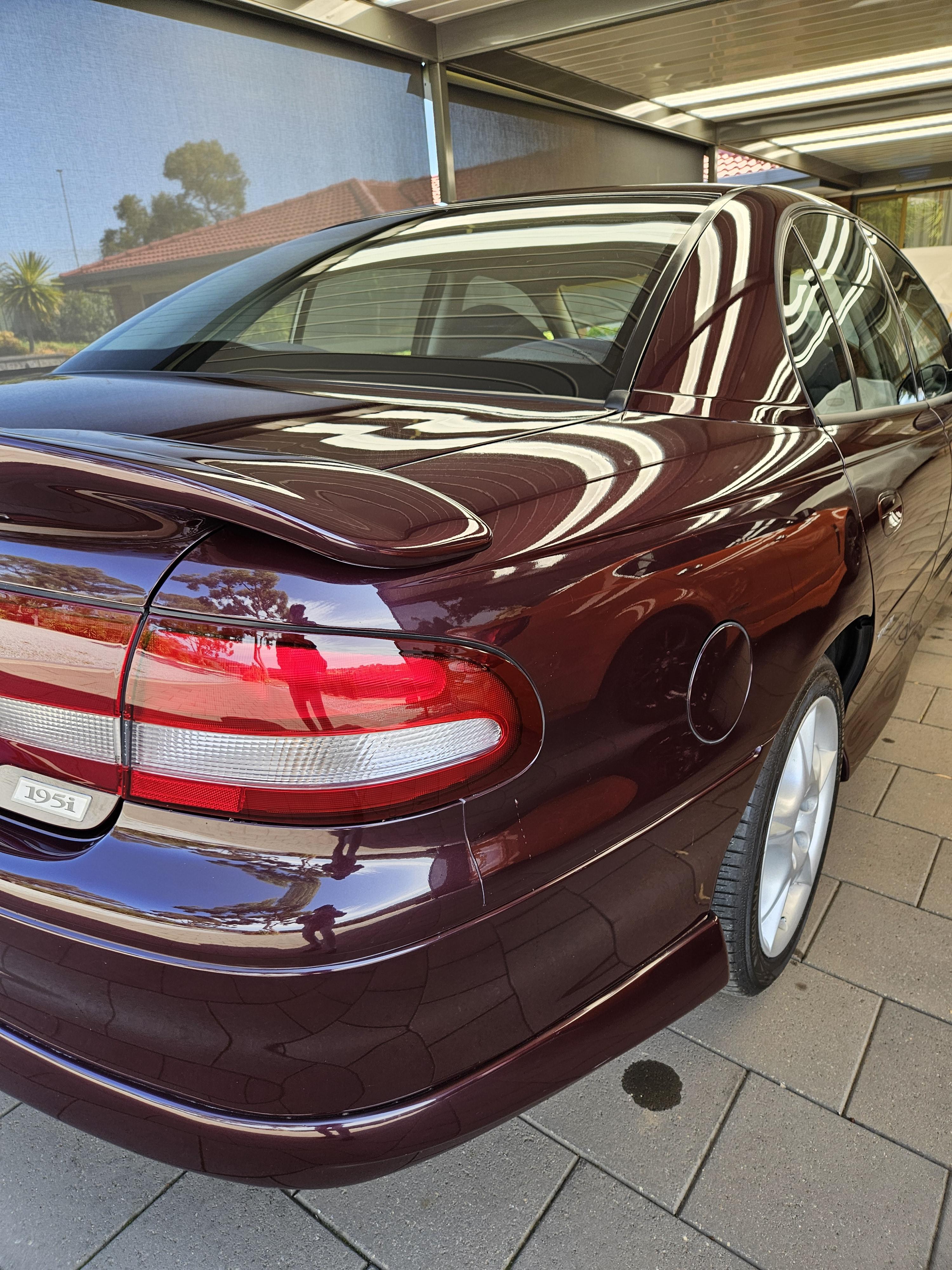 1998 HSV MANTA VT 5 SP V8 MANUAL 4D SEDAN