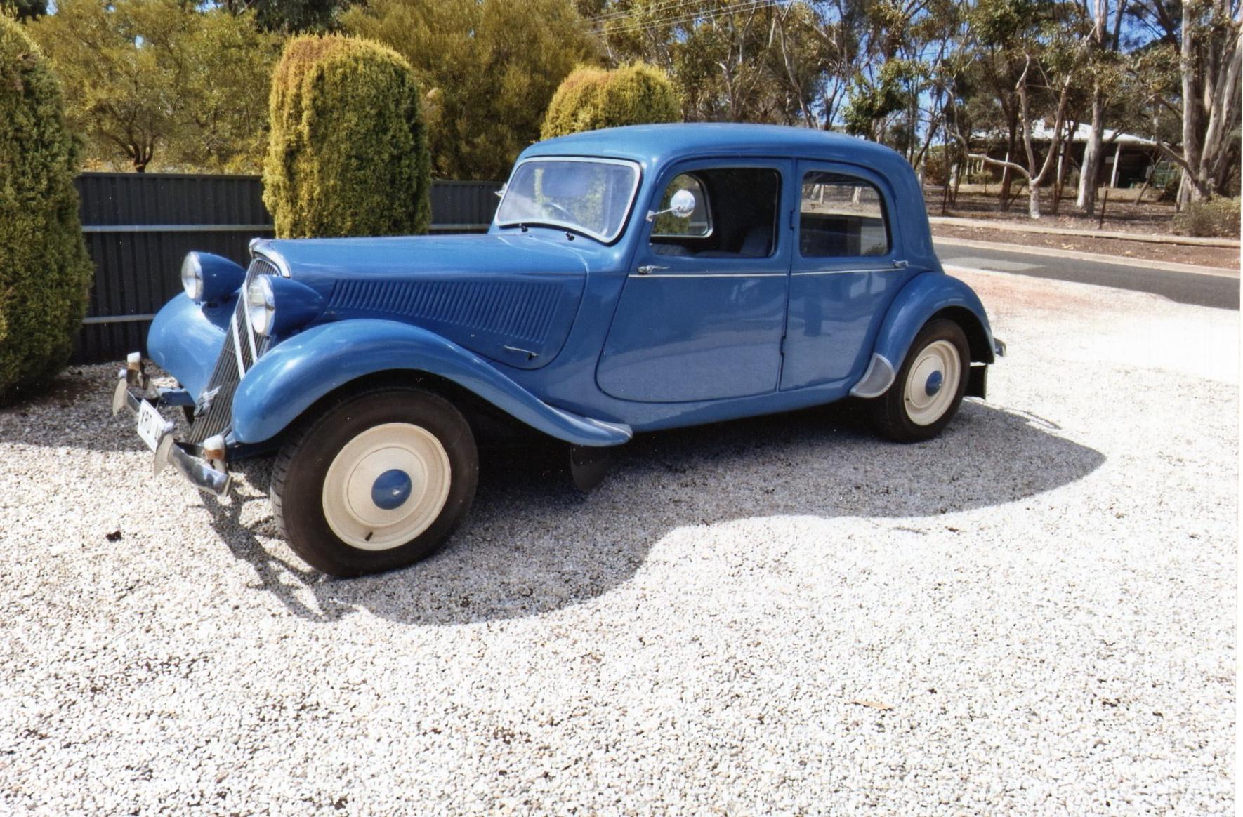 1951 CITROEN TRACTION AVANT 3 SPD MANUAL SEDAN