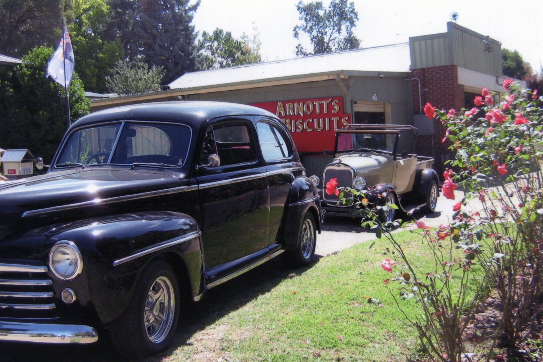 1948 FORD TUDOR SUPER DELUXE SEDAN