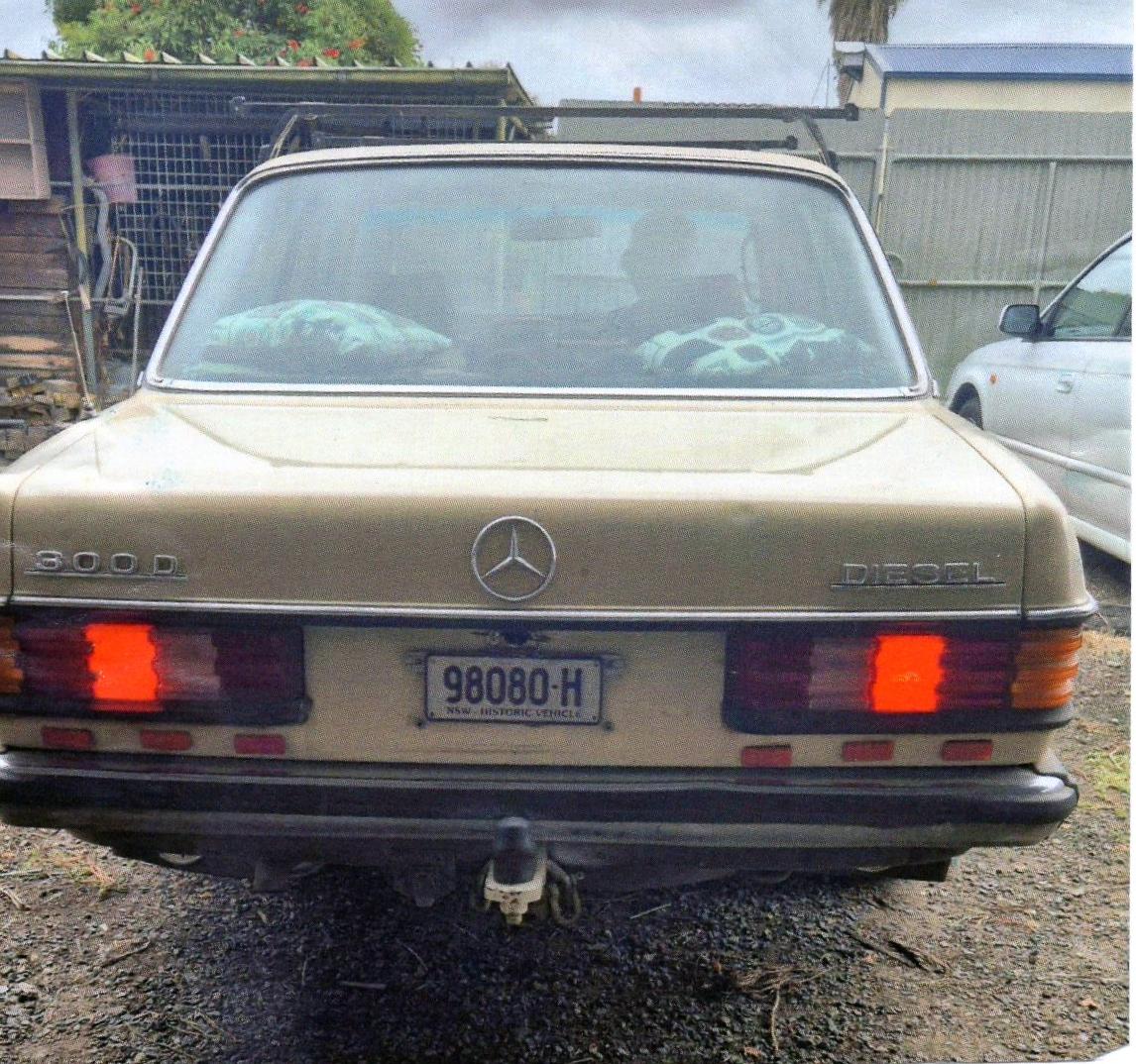 1986 MERCEDES-BENZ 300D 123 SEDAN
